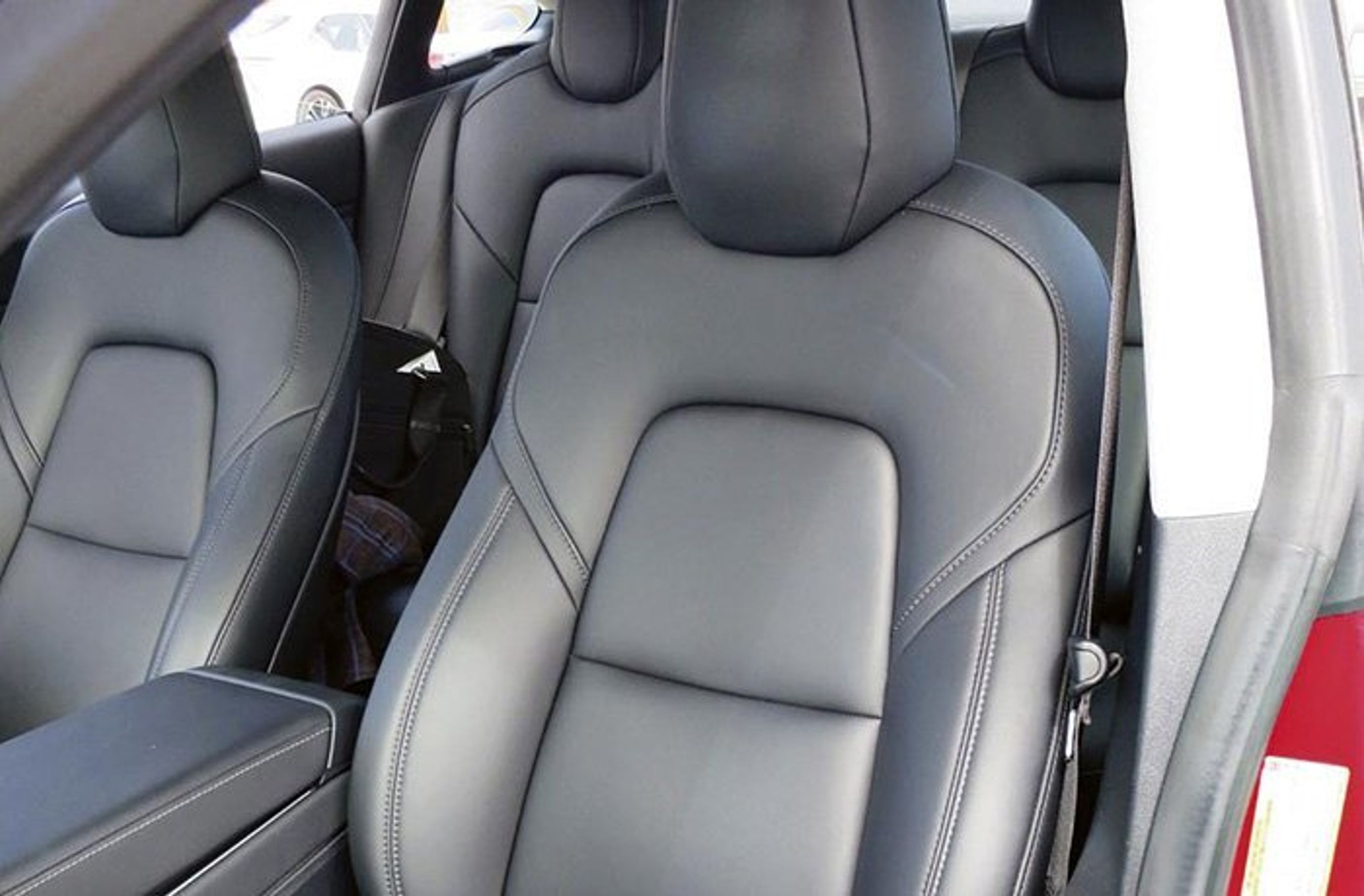 Tesla Model 3 sæder