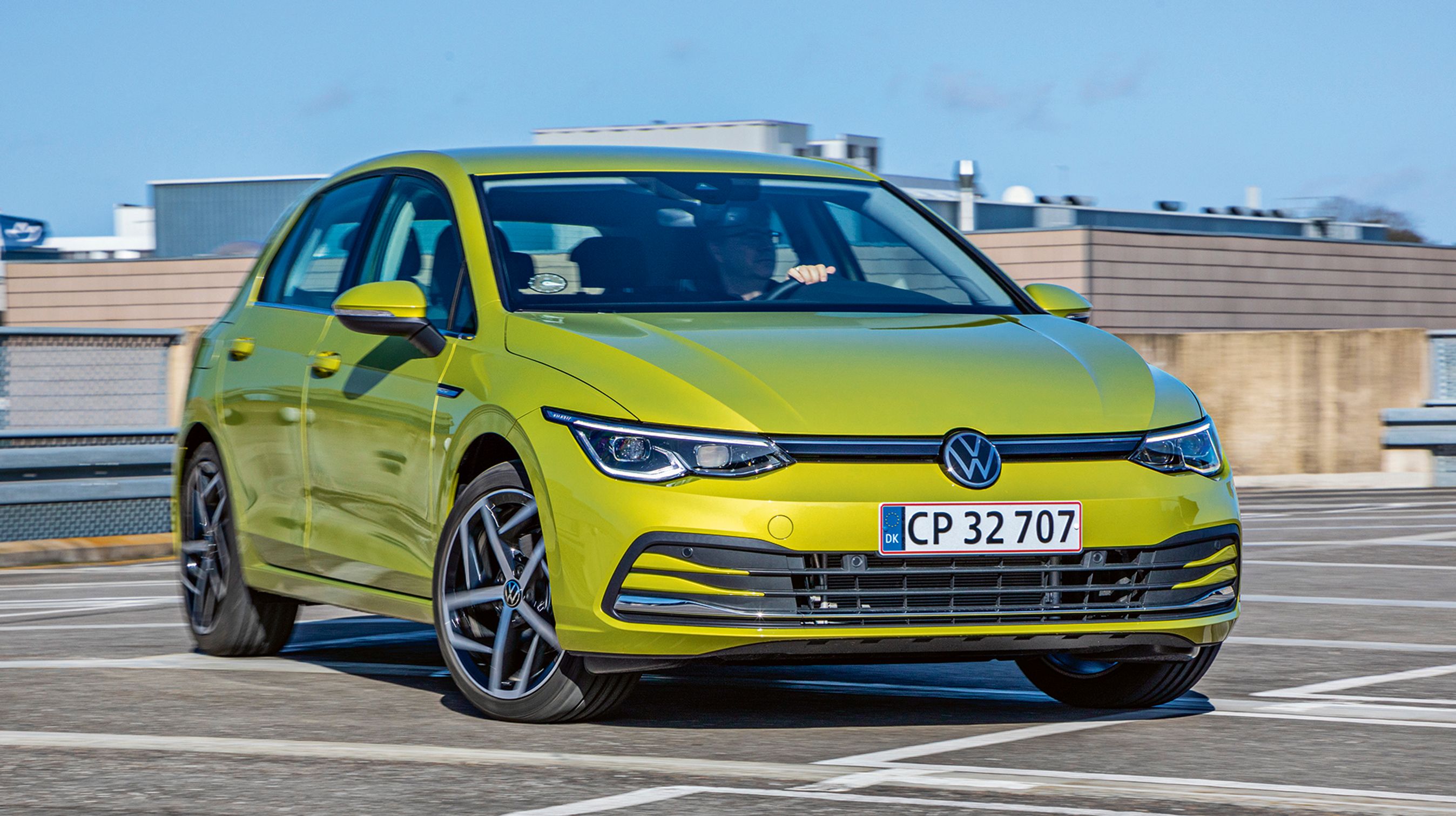 Fronten er blevet lavere, og den klassiske grill er nærmest flyttet ned under nummerpladen.