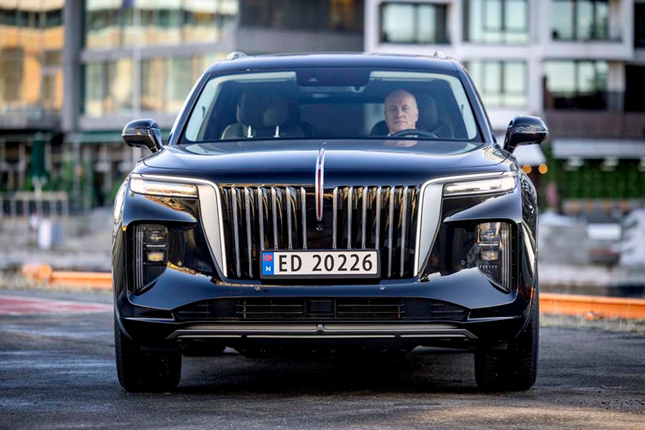 Hongqi E-HS9 set forfra