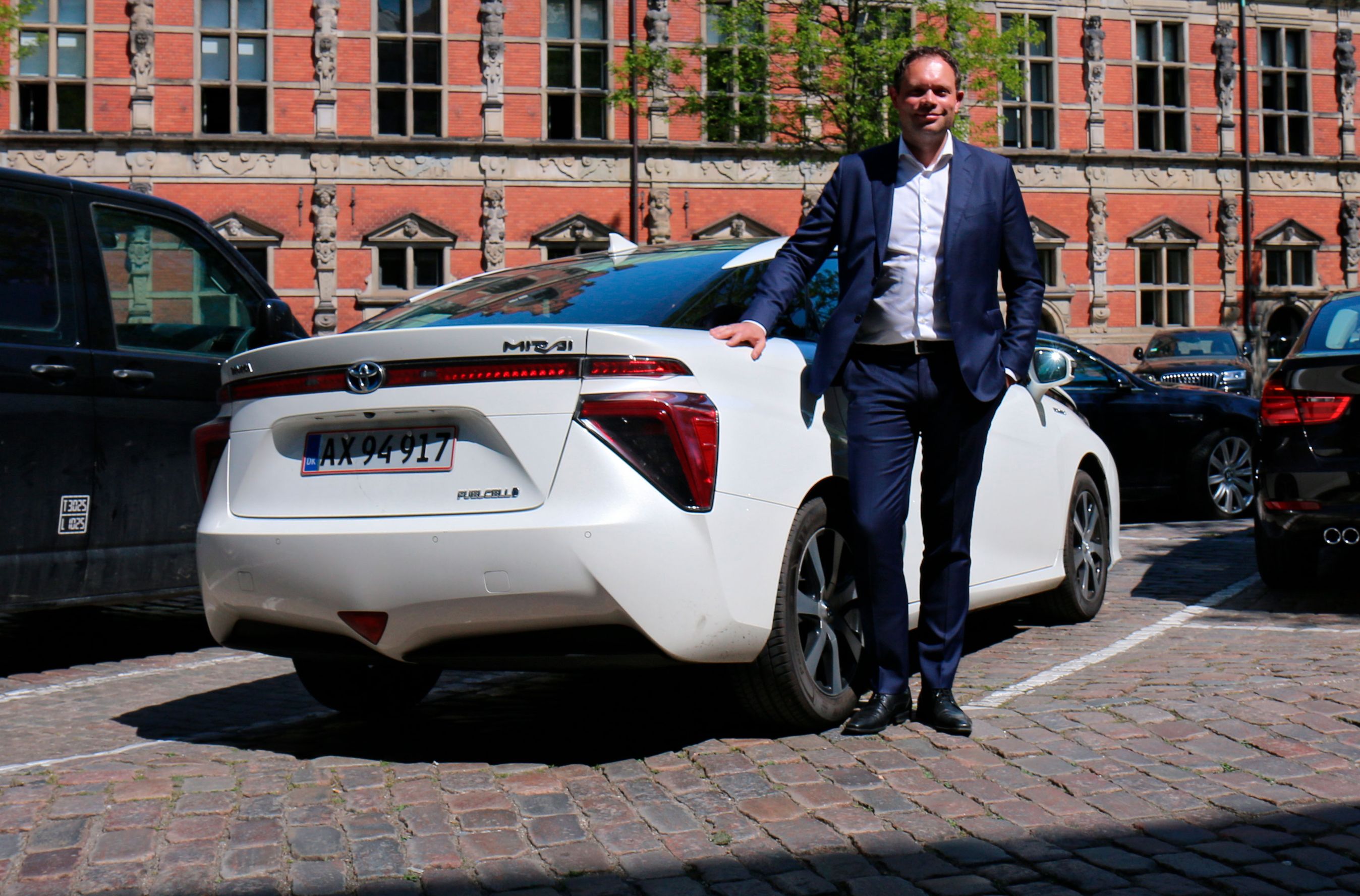 Jacob Krogsgaard med sin Mirai.