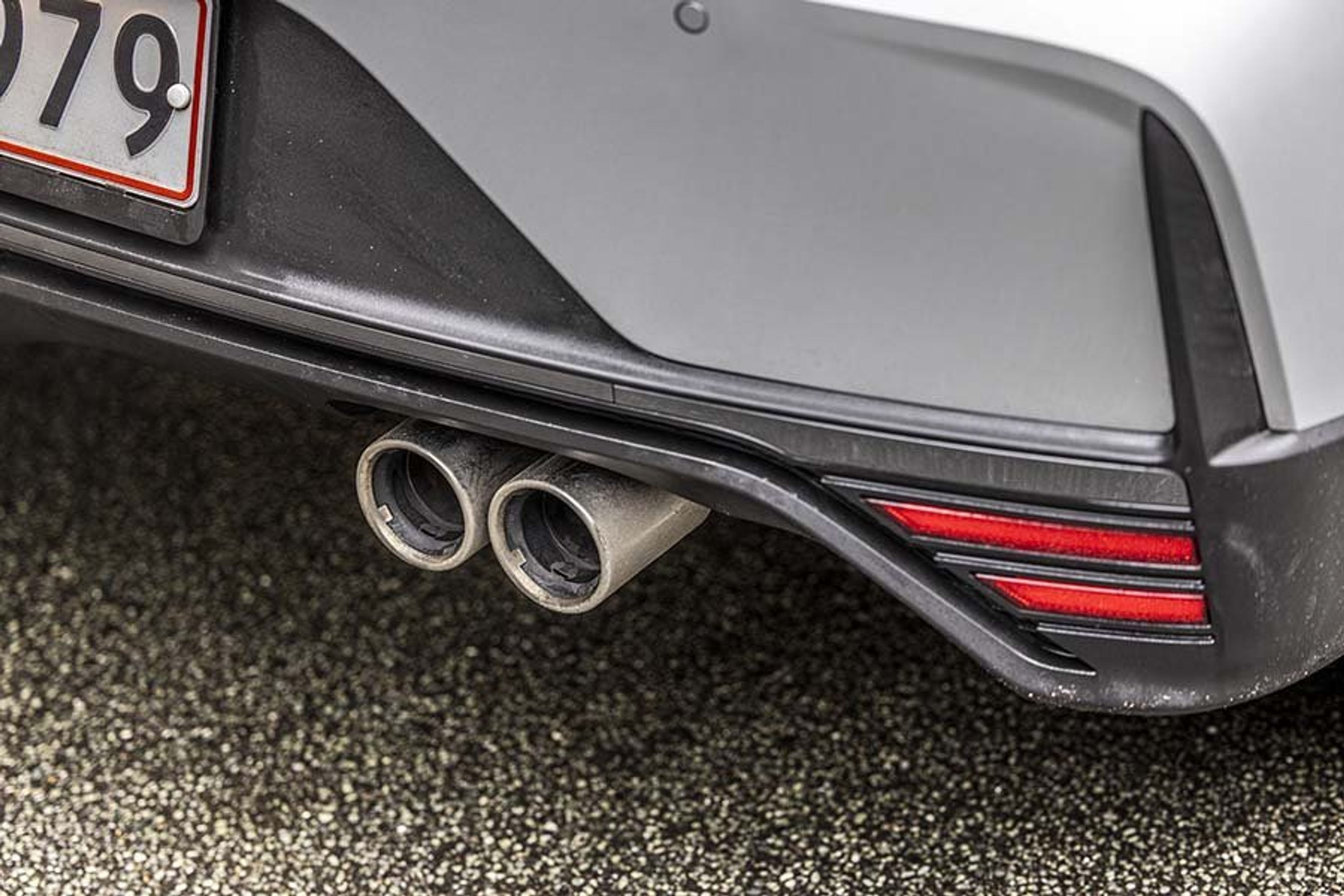 To udstødningsrør er ved at være en sjældenhed, da de skjules på flere nye biler.