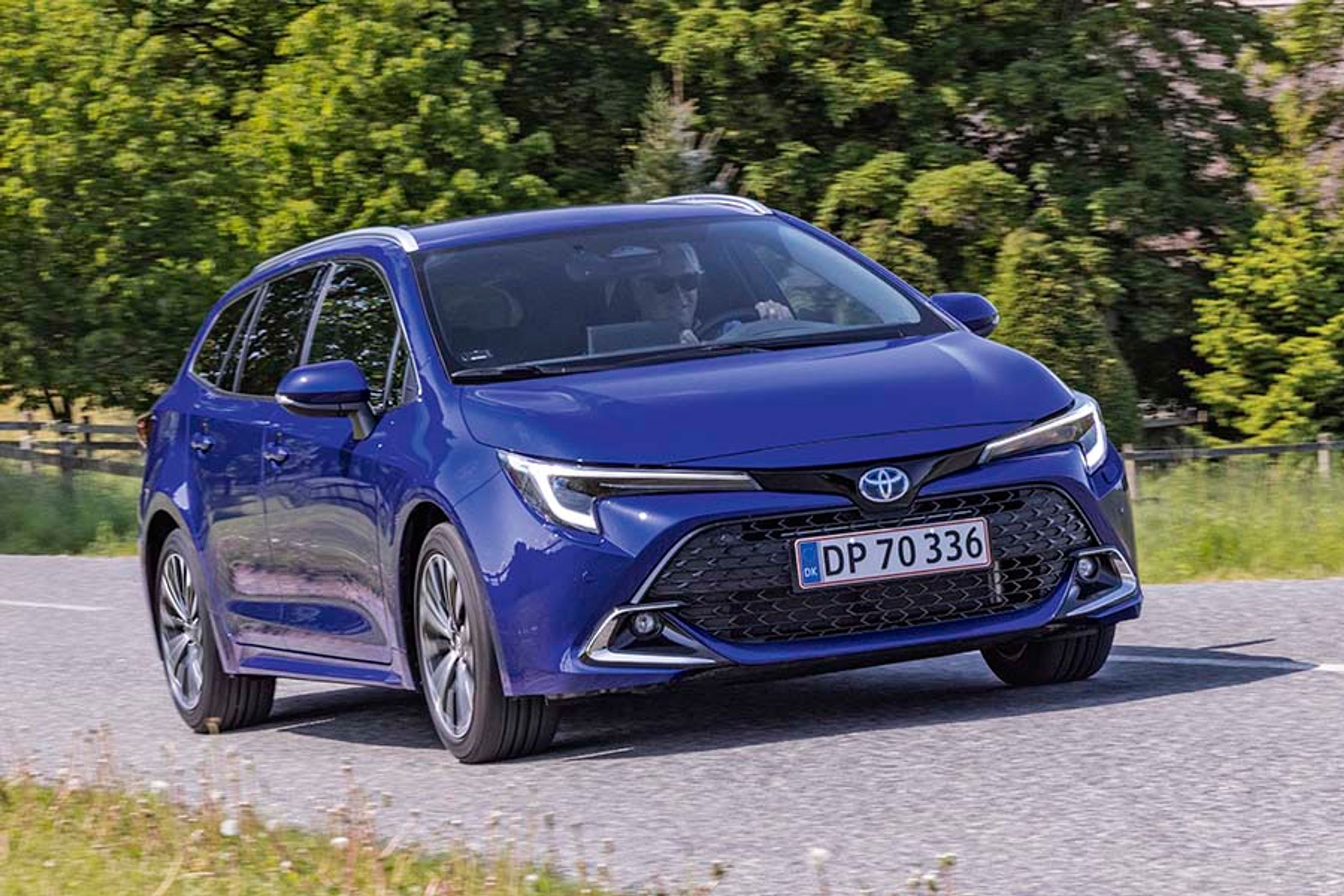 Der er kommet megen ny teknik i denne 12. udgave af Toyota Corolla. Men det ses ikke udefra, hvor bilen stort set er uforandret i forhold til forgængeren.