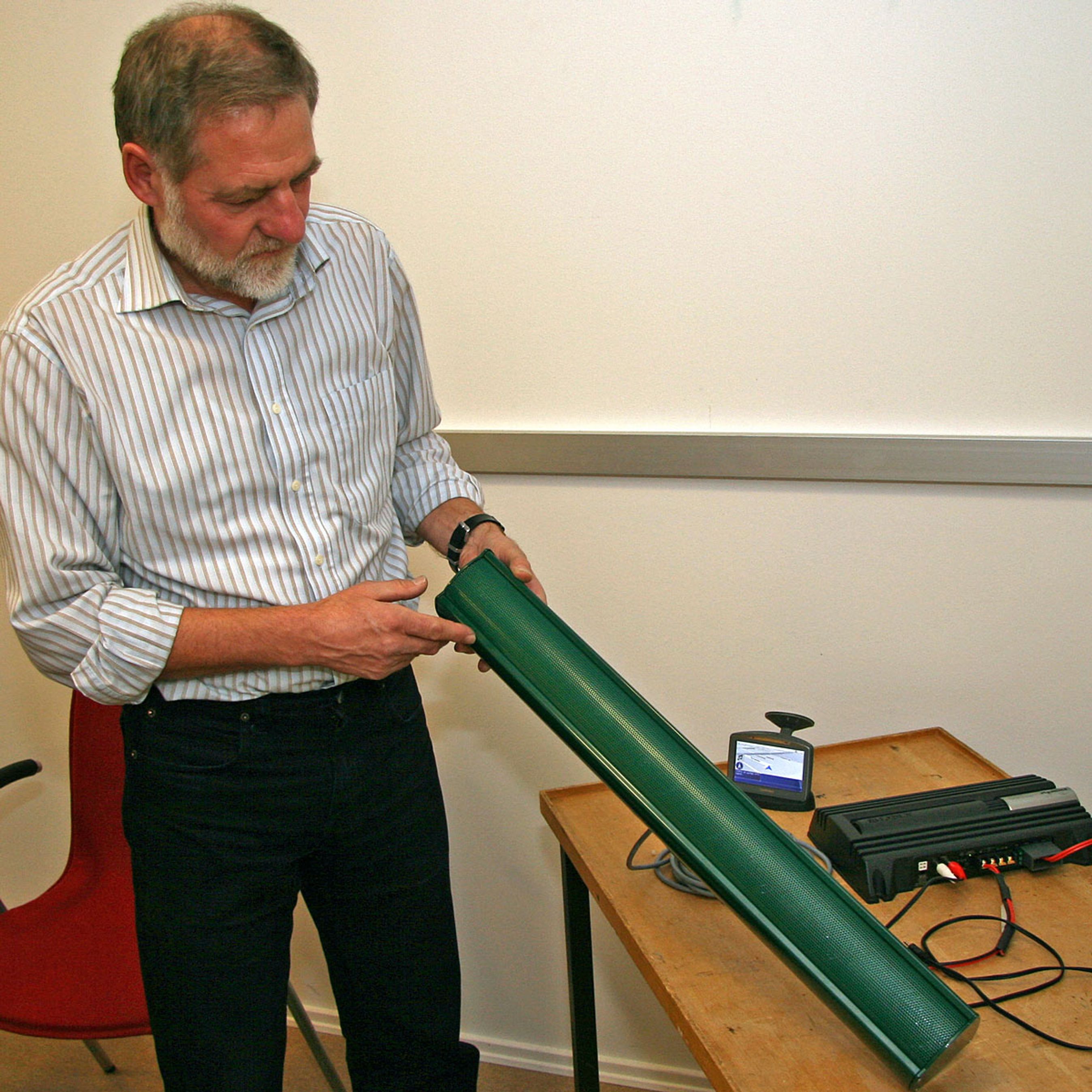 Torben Holm Pedersen, Delta Lys & Akustik i Hørsholm, arbejder med retningsbestemt lyd til el- og hybridbiler.