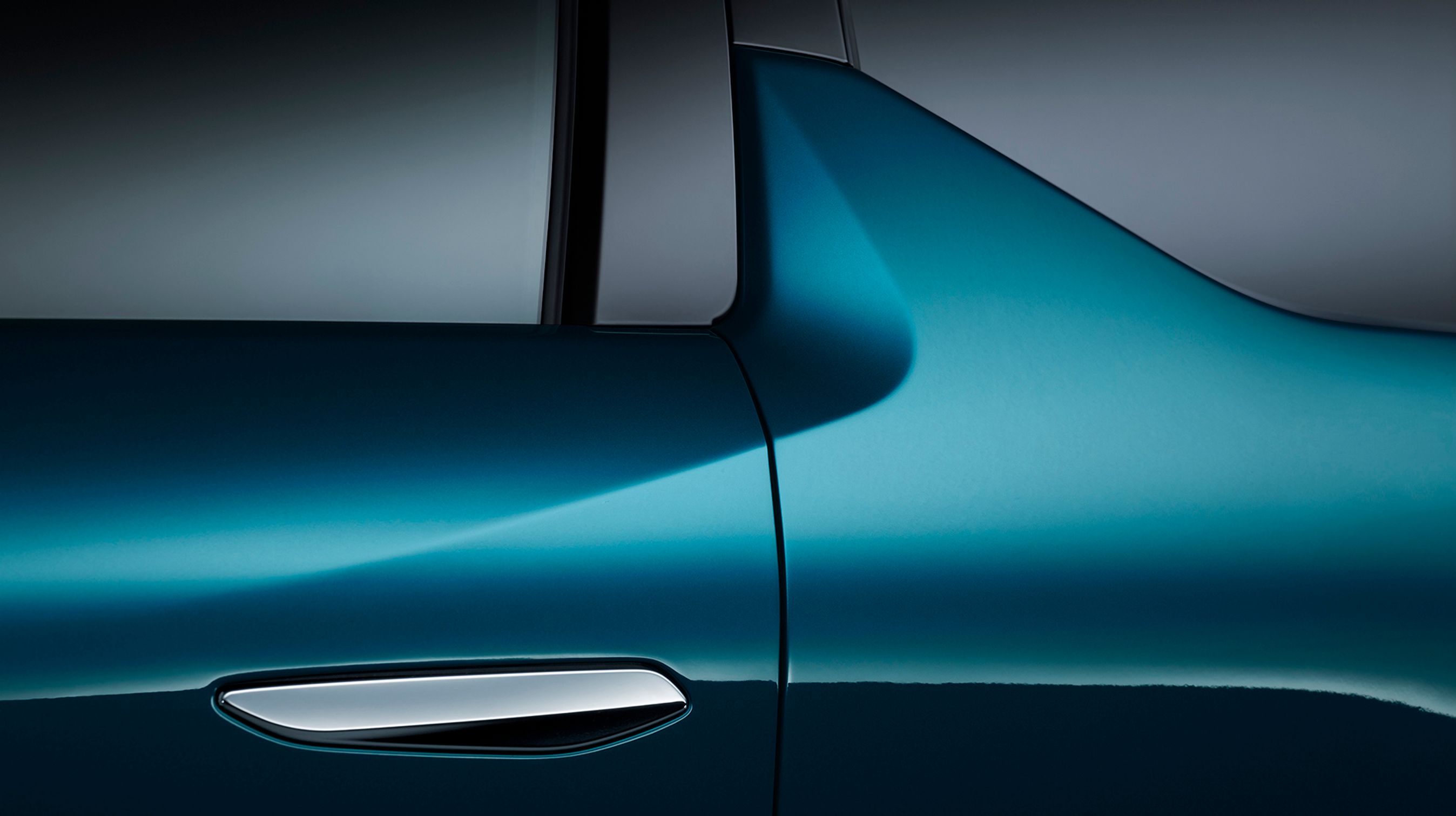 Dørene er designet, så man slipper for den vandrette gummiliste i underkanten af ruderne. Det giver et rent design, der skiller sig ud fra mængden.