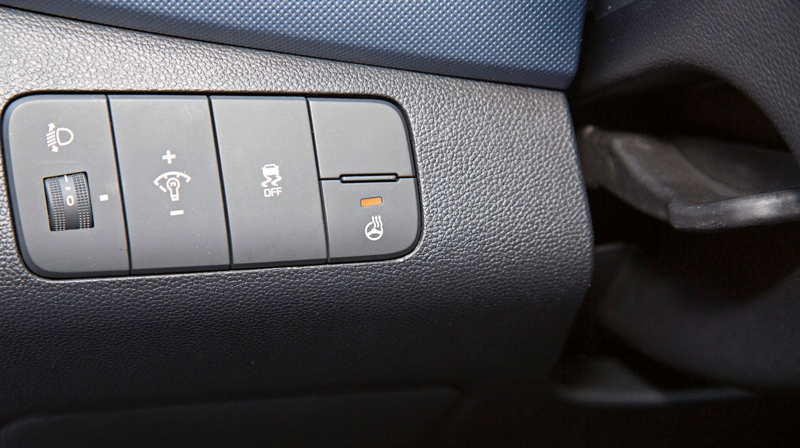 Varme i rattet er højst usædvanligt standard. Det er rigtig rart i vinterhalvåret.