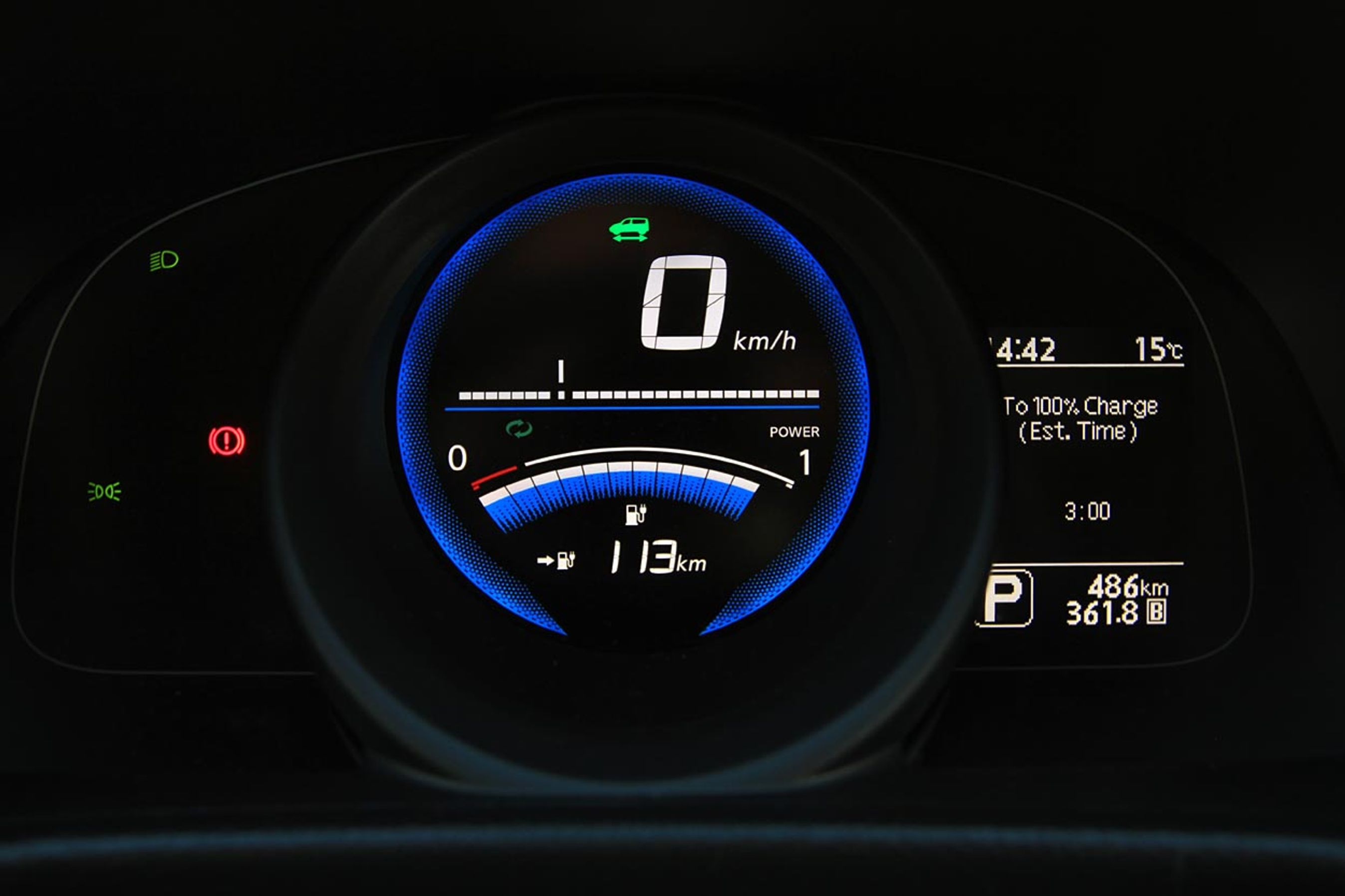 Instrumenthuset er rent digitalt og står meget skarpt. Resterende rækkevidde er som på andre elbiler en meget vigtig oplysning.