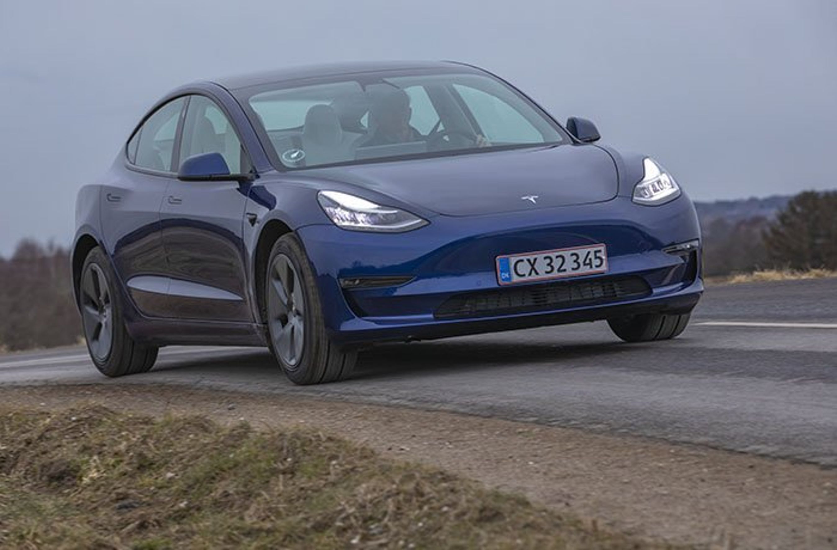 Tesla Model 3 Long Range kørte 350 km motorvej ved temperaturer lige over frysepunktet.