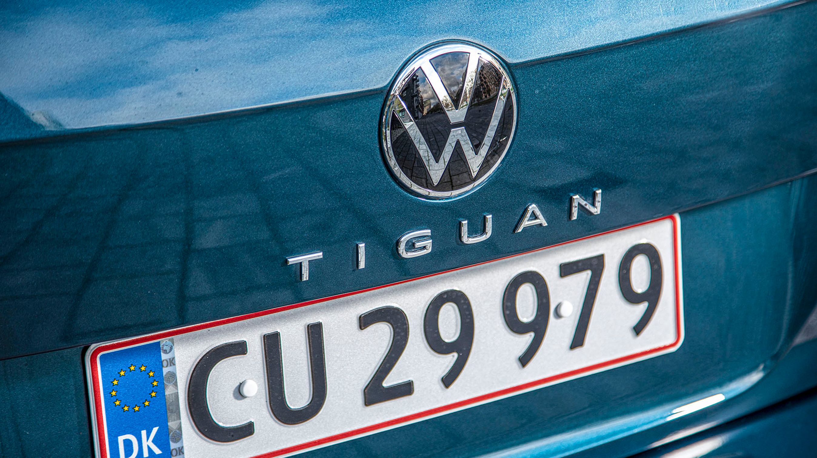 Bagtil har Tiguan fået modelnavnet flyttet ind på midten – under det nye logo.