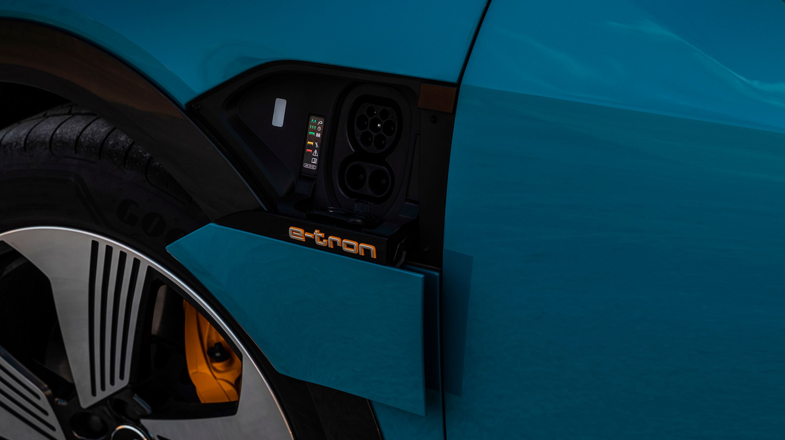 Ladestikket er beregnet til Type-2 ladekabler. Enten med op til 11 kW fra en ladeboks, eller som Type 2 Combo med DC-ladespænding og en ladehastighed op til 150 kW.