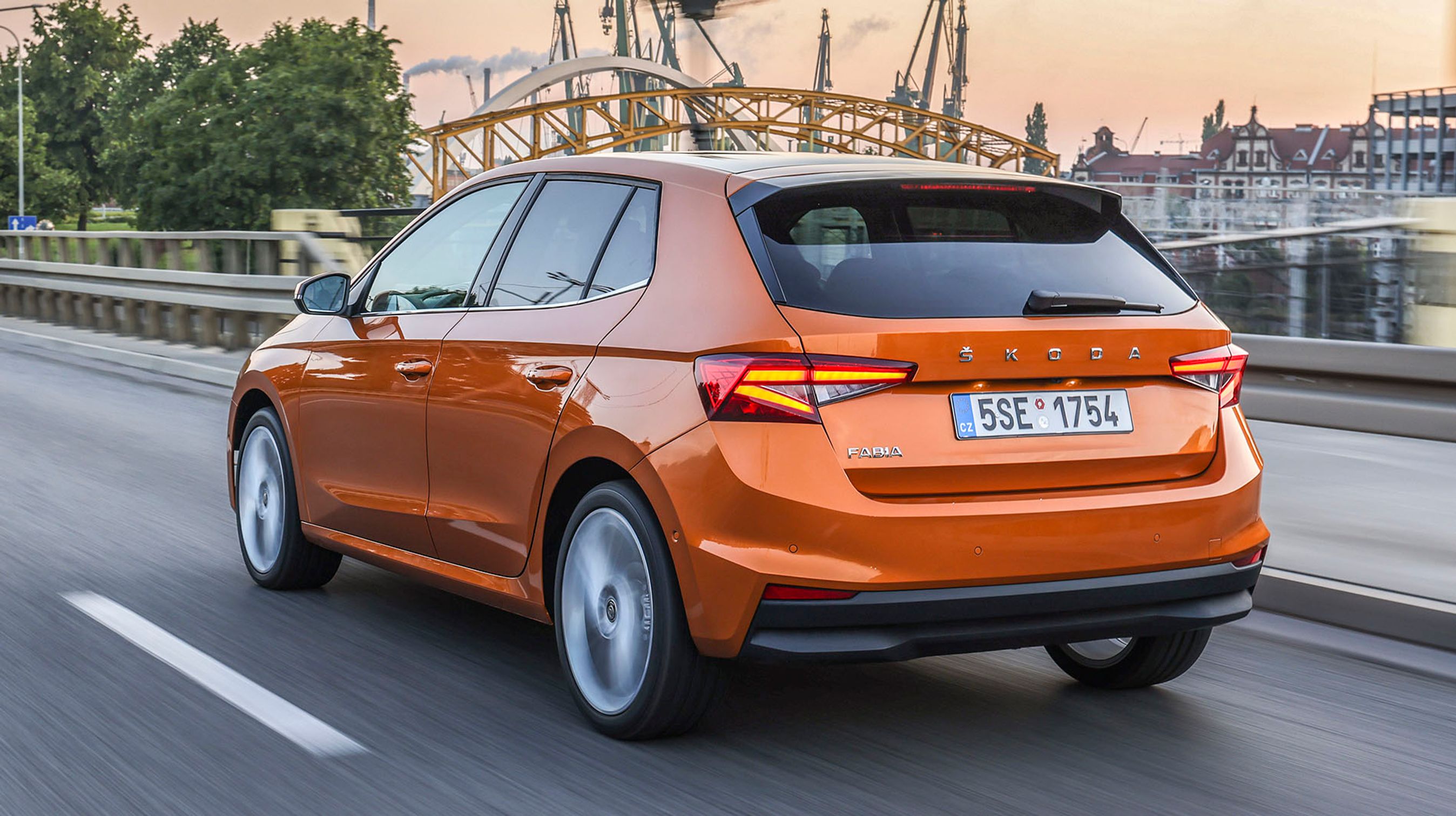 Modsat tidligere kommer Skoda Fabia nu kun som femdørs hatchback. En stationcar var længe planlagt, men er nu helt opgivet. Vi kender ikke påhængsvægten endnu, men vi gætter på omkring 1.000 kg.