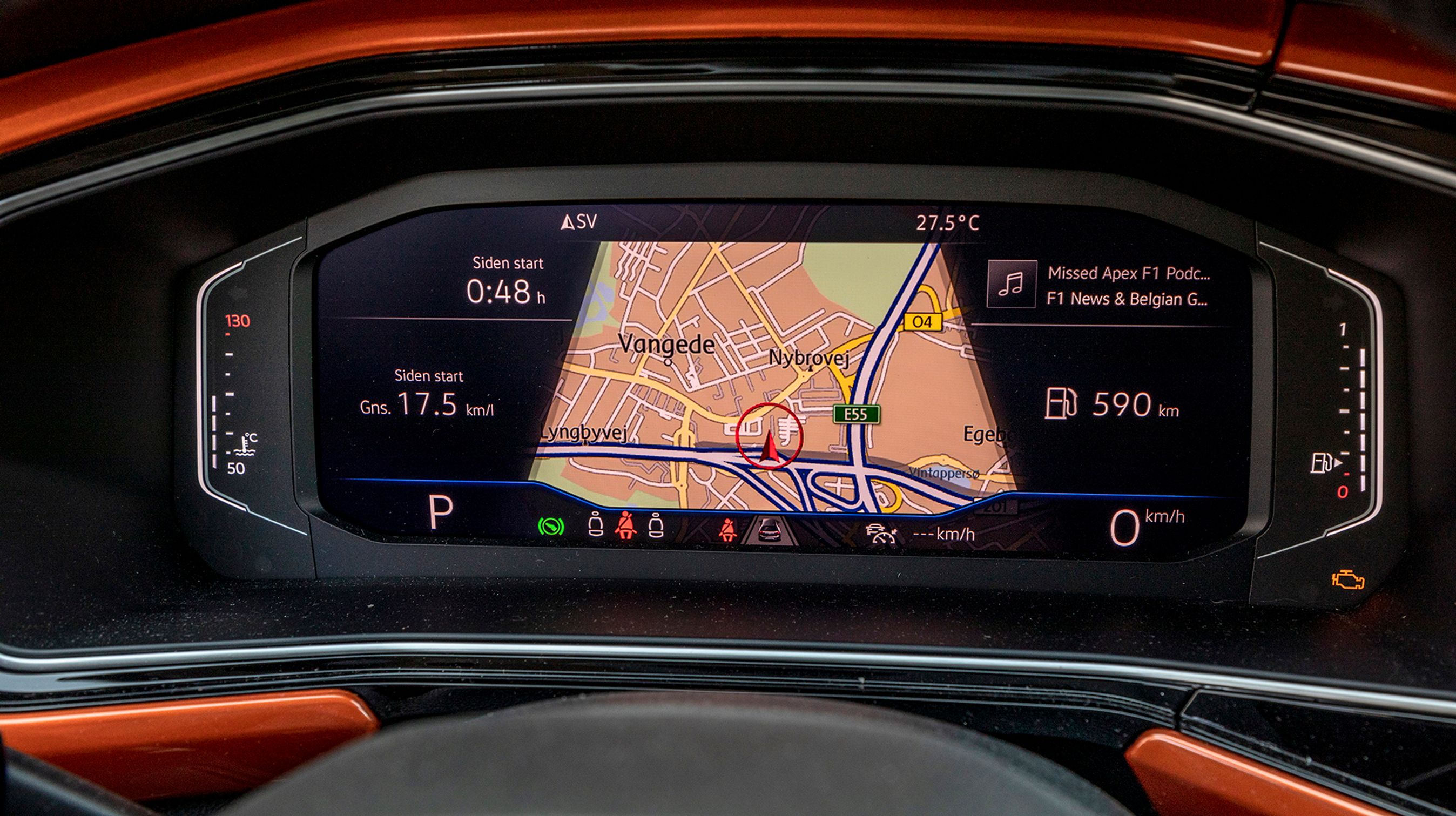 Standardinstrumenterne er nemme at aflæse, men vi er i en digital tidsalder og de digitale instrumenter giver mulighed for flere smarte visninger. De er en del af en teknikpakke til 9.000 kr. med nøglefri betjening og lysassistent. 