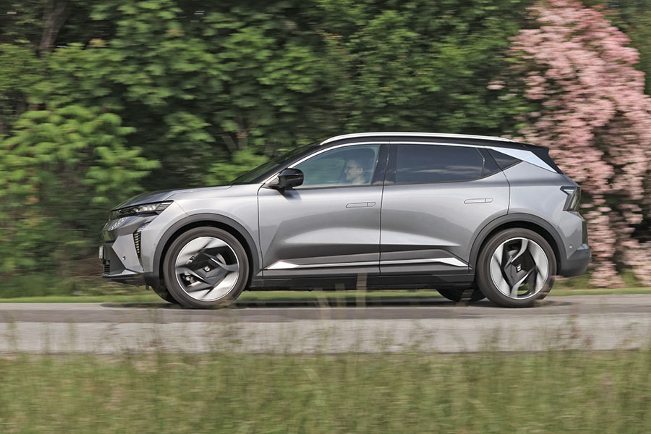 Car of the Year 2024, Renault Scenic, er en stor elbil, der fås i udgaver med et lille eller et stort batteri. Billigste udgave koster 310.000 kr.