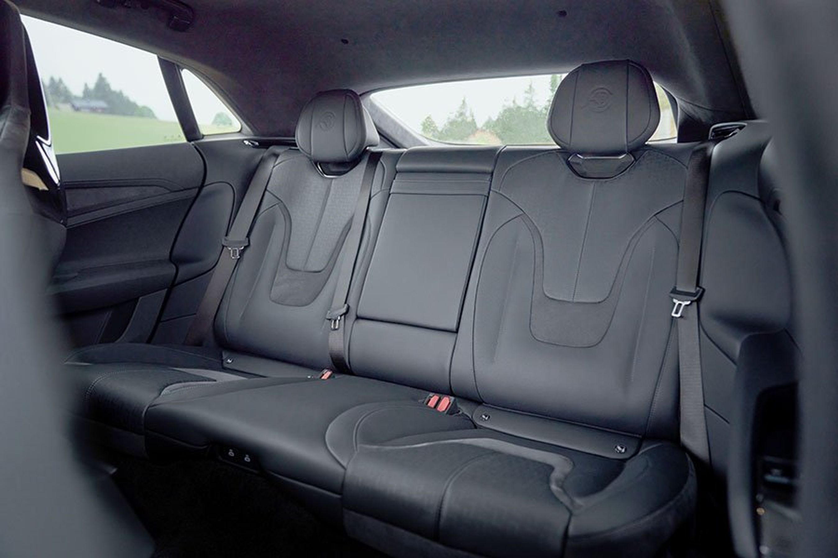 Bagsæde i en Lotus Emeya