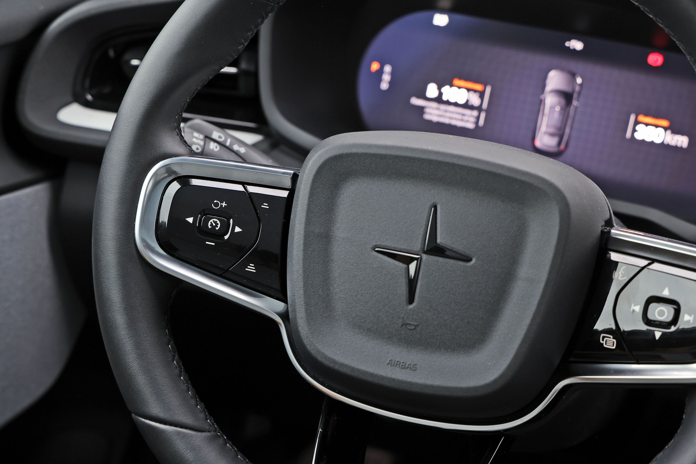 Knapper på rattet af Polestar 2. 