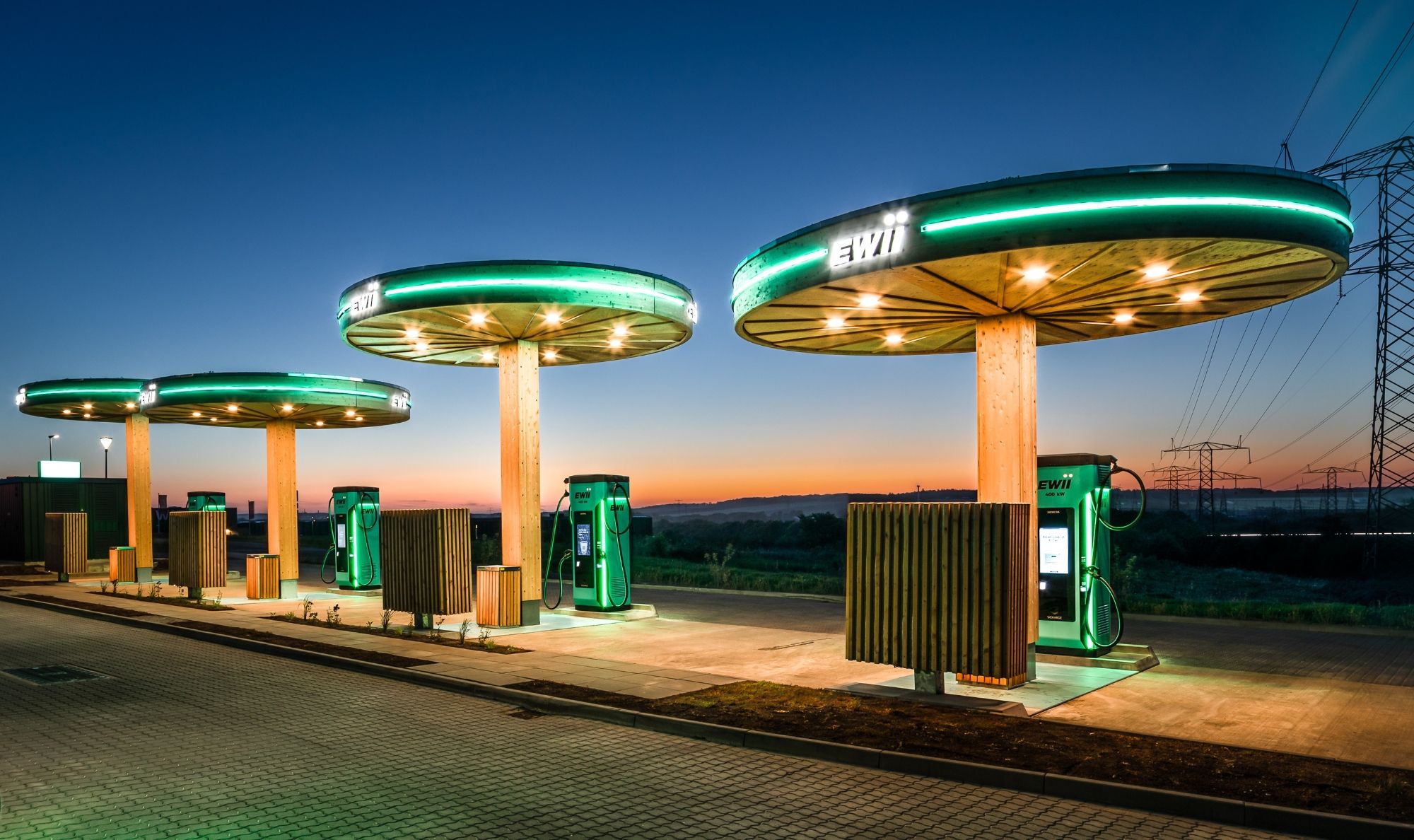 EWII ladestandere om aften