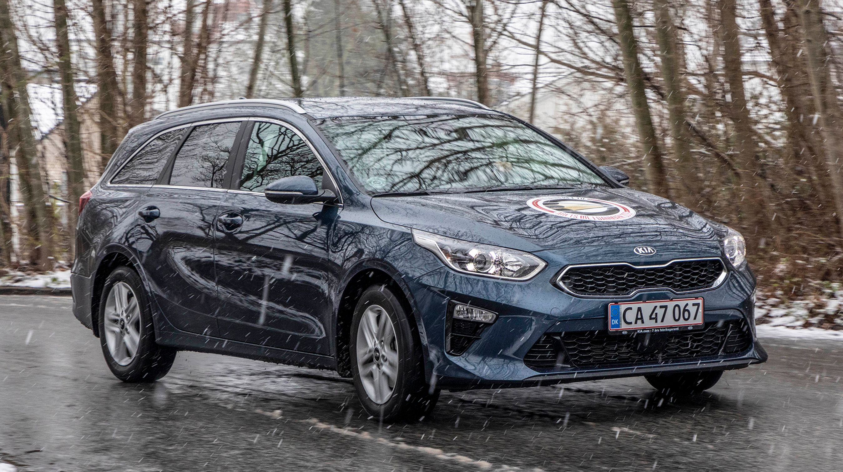 Der er LED-kørelys på Ceed, men LED-forlygter fås til 13.000 kr. til Comfort- og GT-Line-udstyrsvarianterne. Vælger du basisversionen Vision, er det begrænset hvor meget udstyr du kan tilkøbe (blot et sikkerhedsnet mellem bagsæde/bagagerum til 4.000 kr.). 