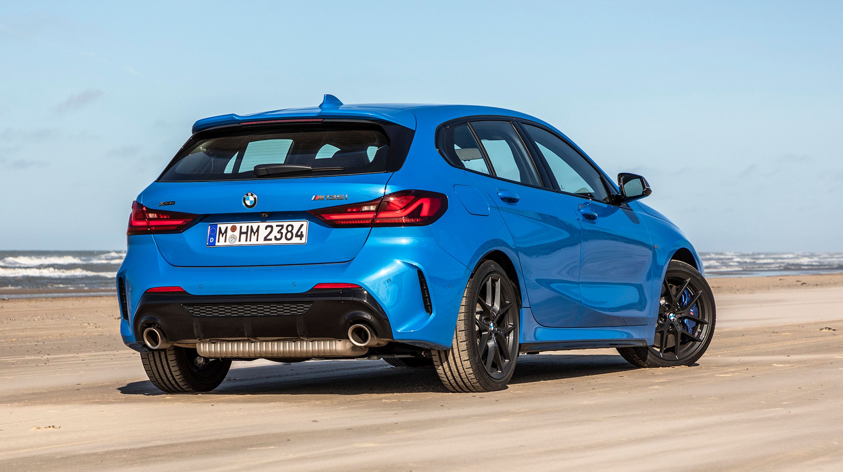 Designet er blevet mere afdæmpet i forhold til de første generationer af BMW's 1-serie. Mere mainstream og mindre karakteristisk. 