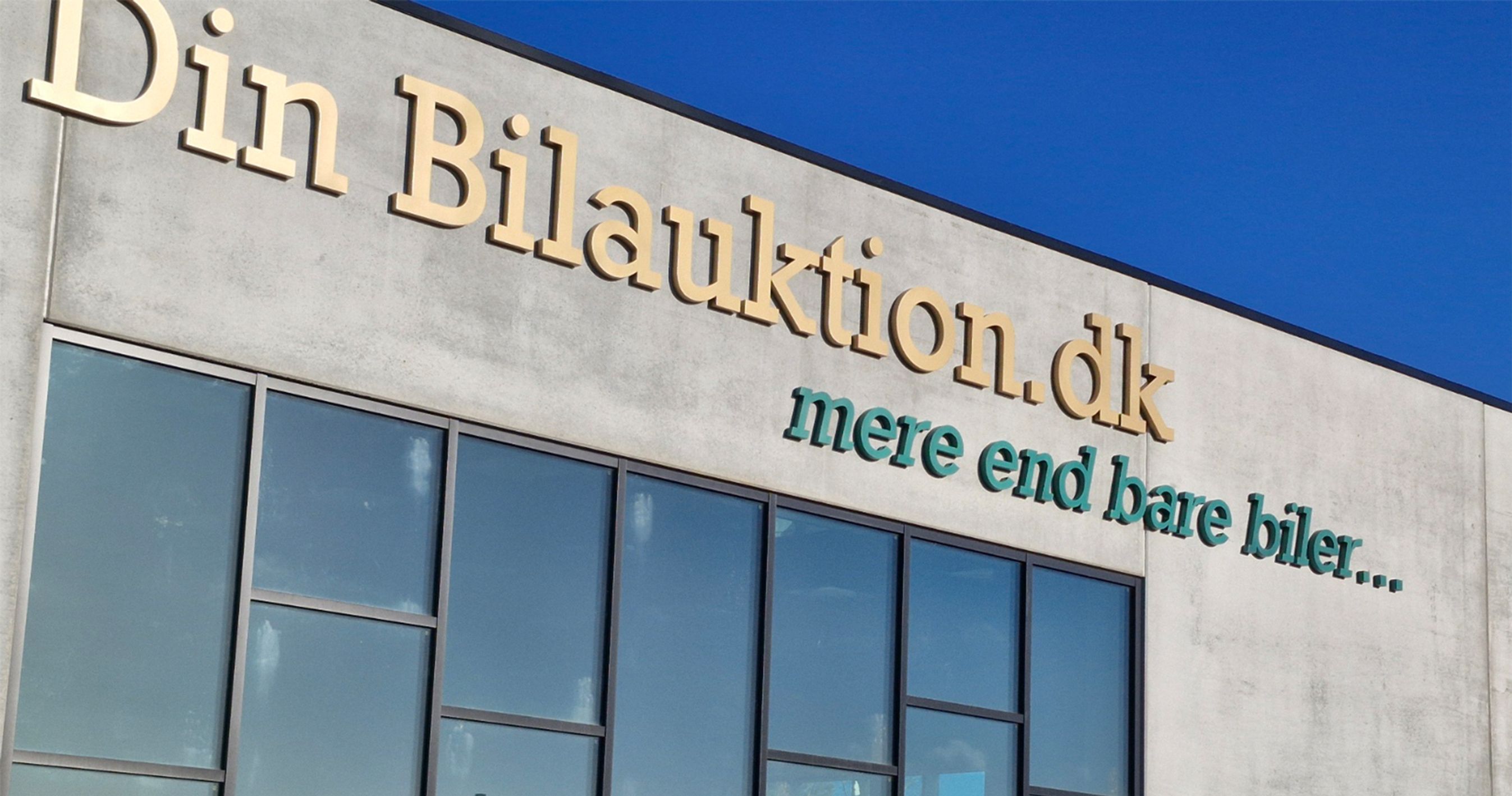 Facade af Din Bilauktions lokaler