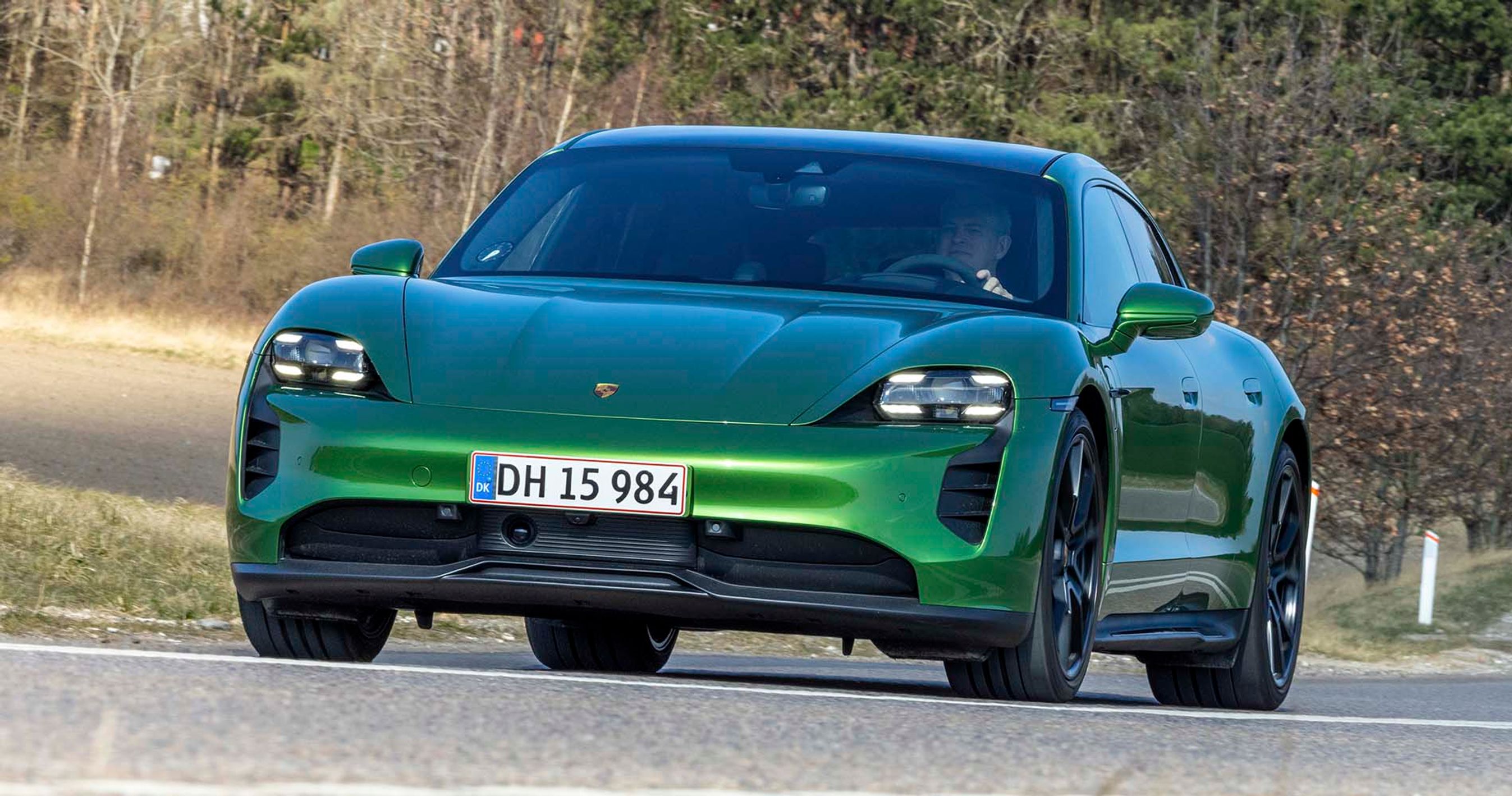 Porsche Taycan set forfra