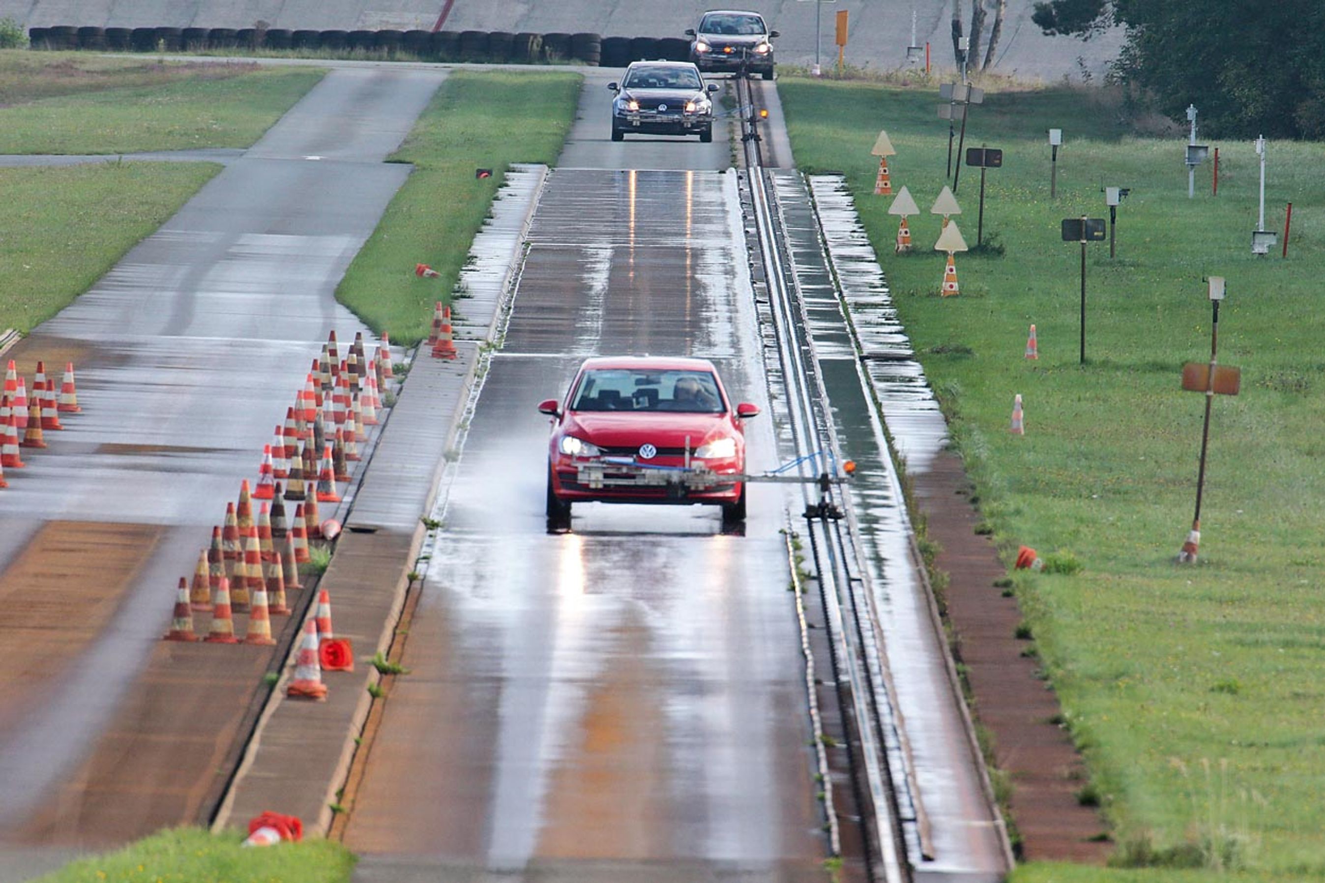 Det er særlig i vådt føre, at sommerdækket skal præstere.