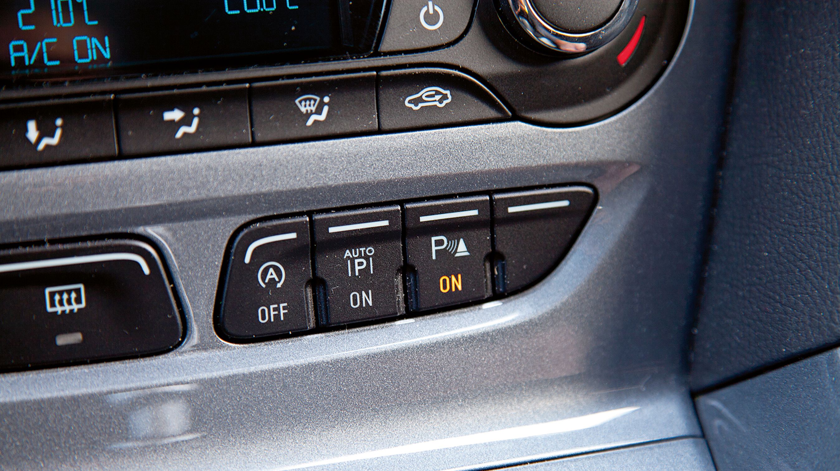 For 7.500 kr. kan man tilkøbe en P-assistent, der parallelparkerer bilen af sig selv.