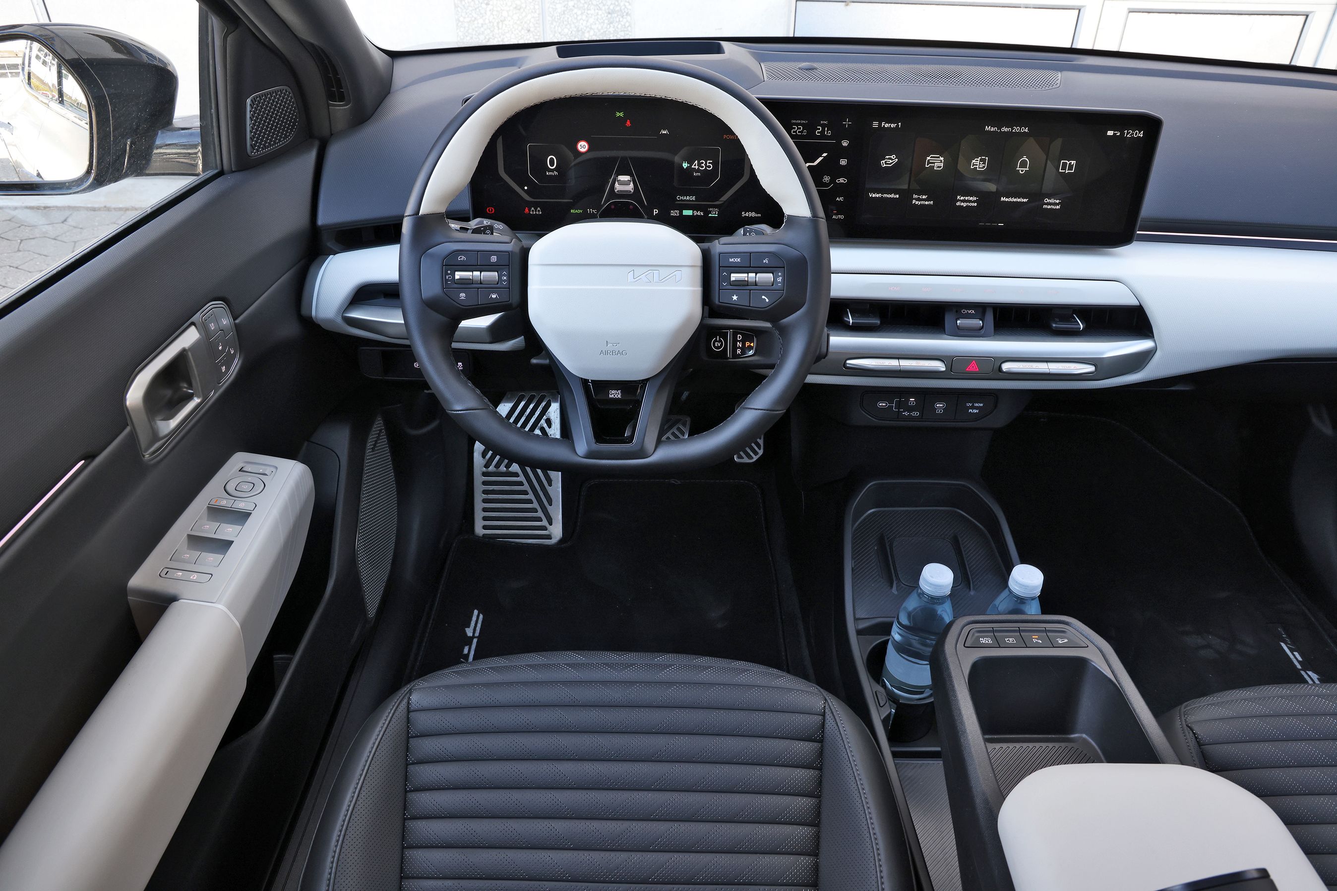 Kabinen i Kia EV4 Fastback 2026.
