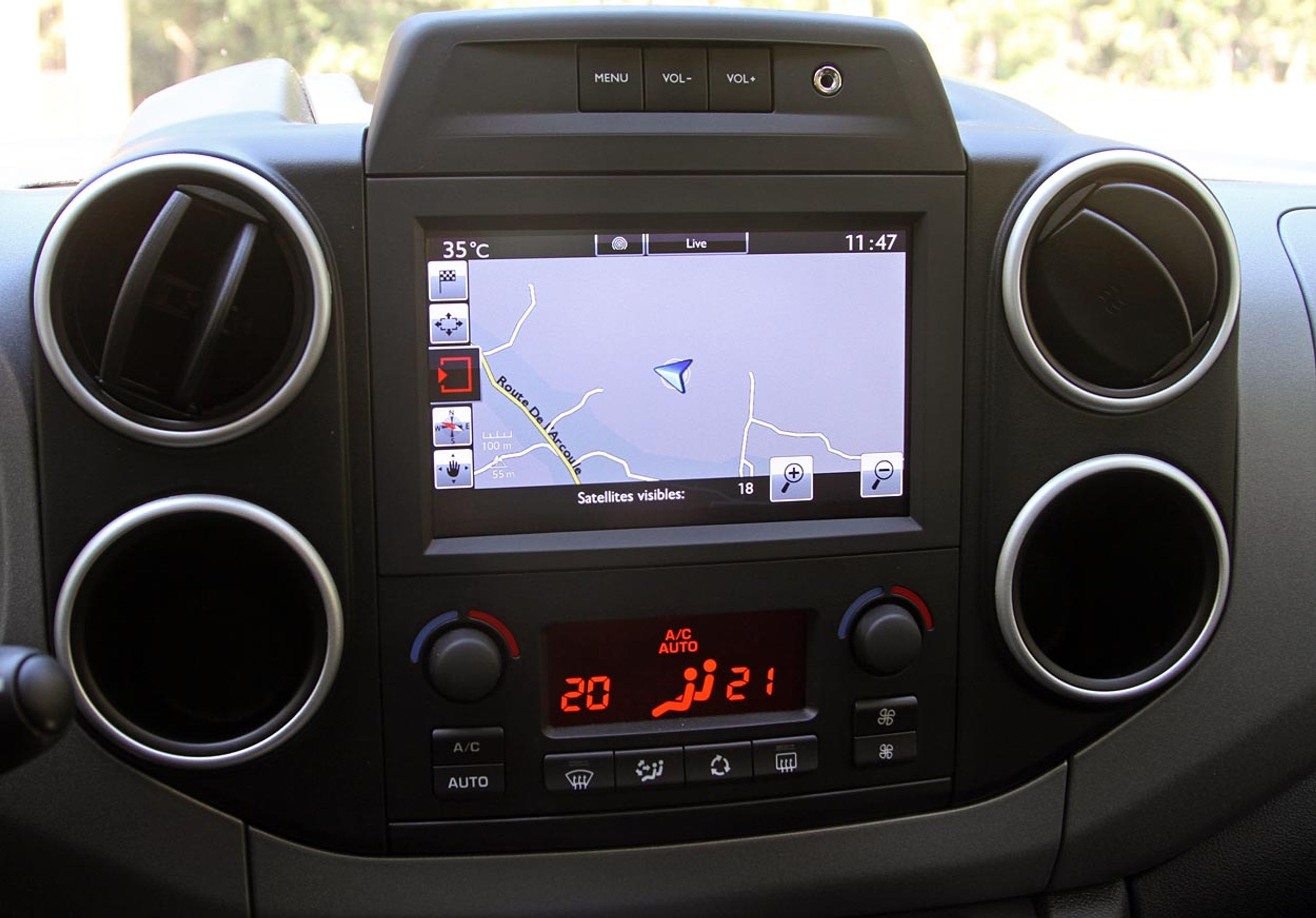 En syv tommers trykfølsom skærm er en af de større nyheder, men koster 5.000 ekstra til mellemmodellen Feel.