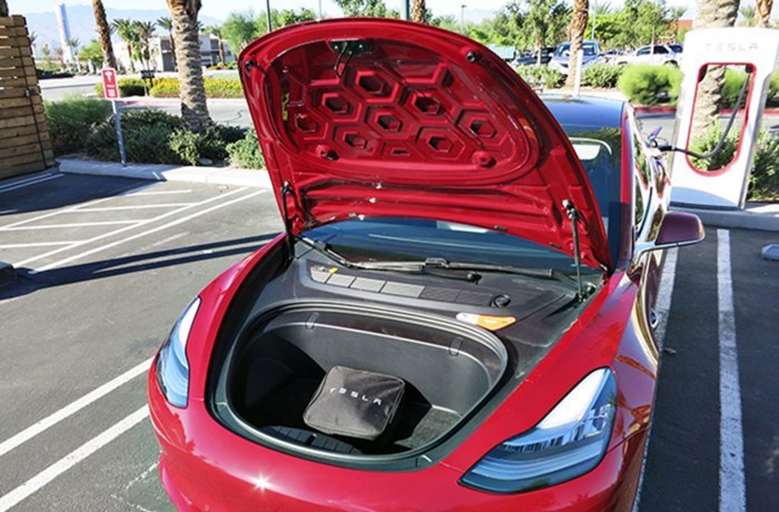 Tesla Model 3 frontrum