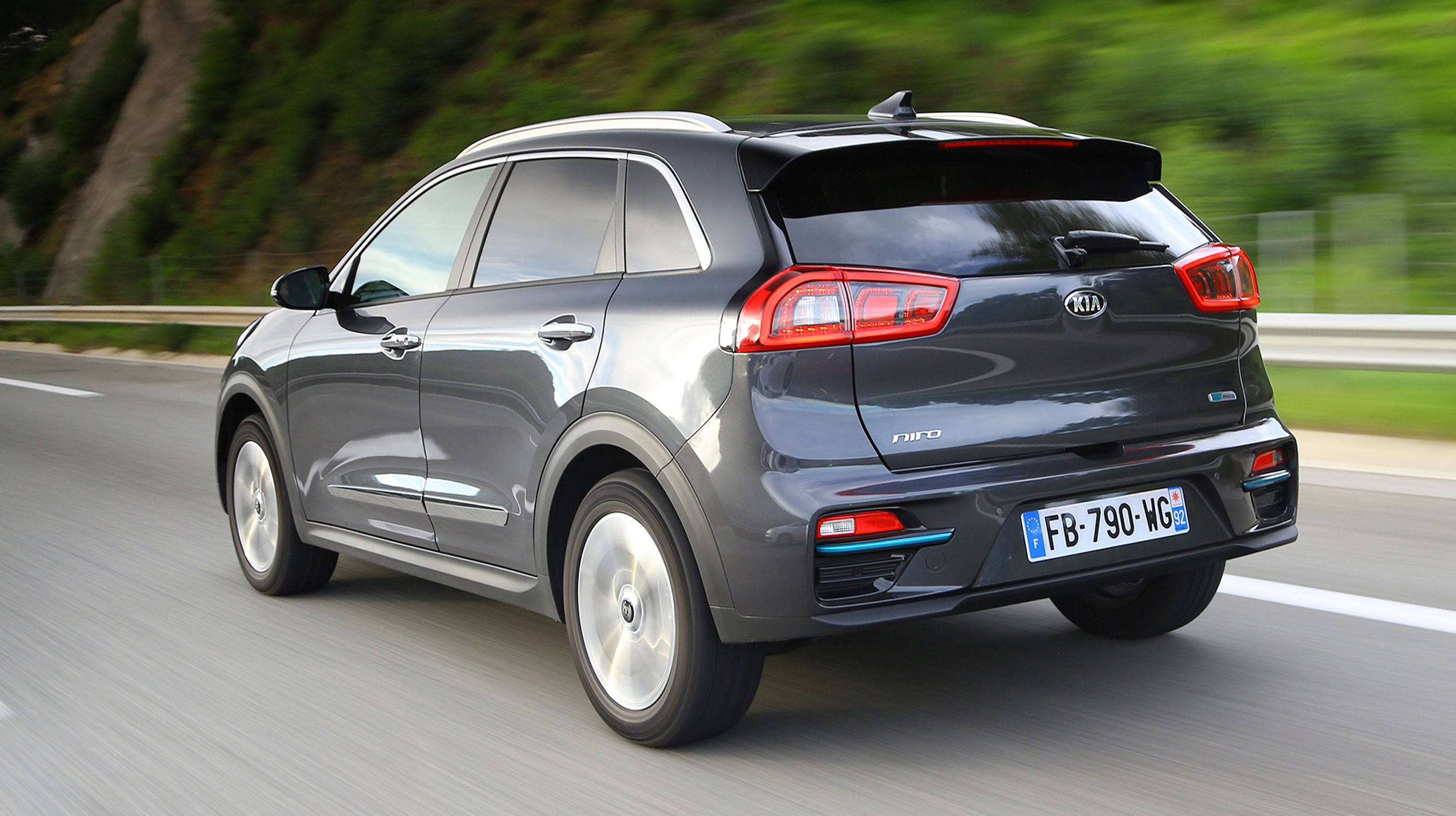 Dette er første elbil af den slags, man kalder en SUV-crossover i mellemklassen. Der er plads til fem ombord, og bagagerummet er ganske stort.