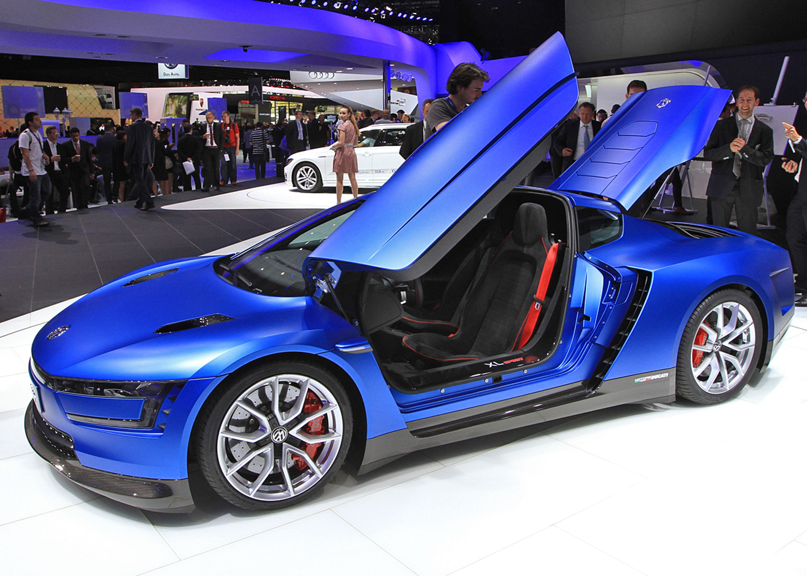 VW har taget den fine diesel-hybridteknik og batteriet ud af XL1 og proppet en voldsom Ducati-motor i i stedet. Foto: Torben Arent, FDM