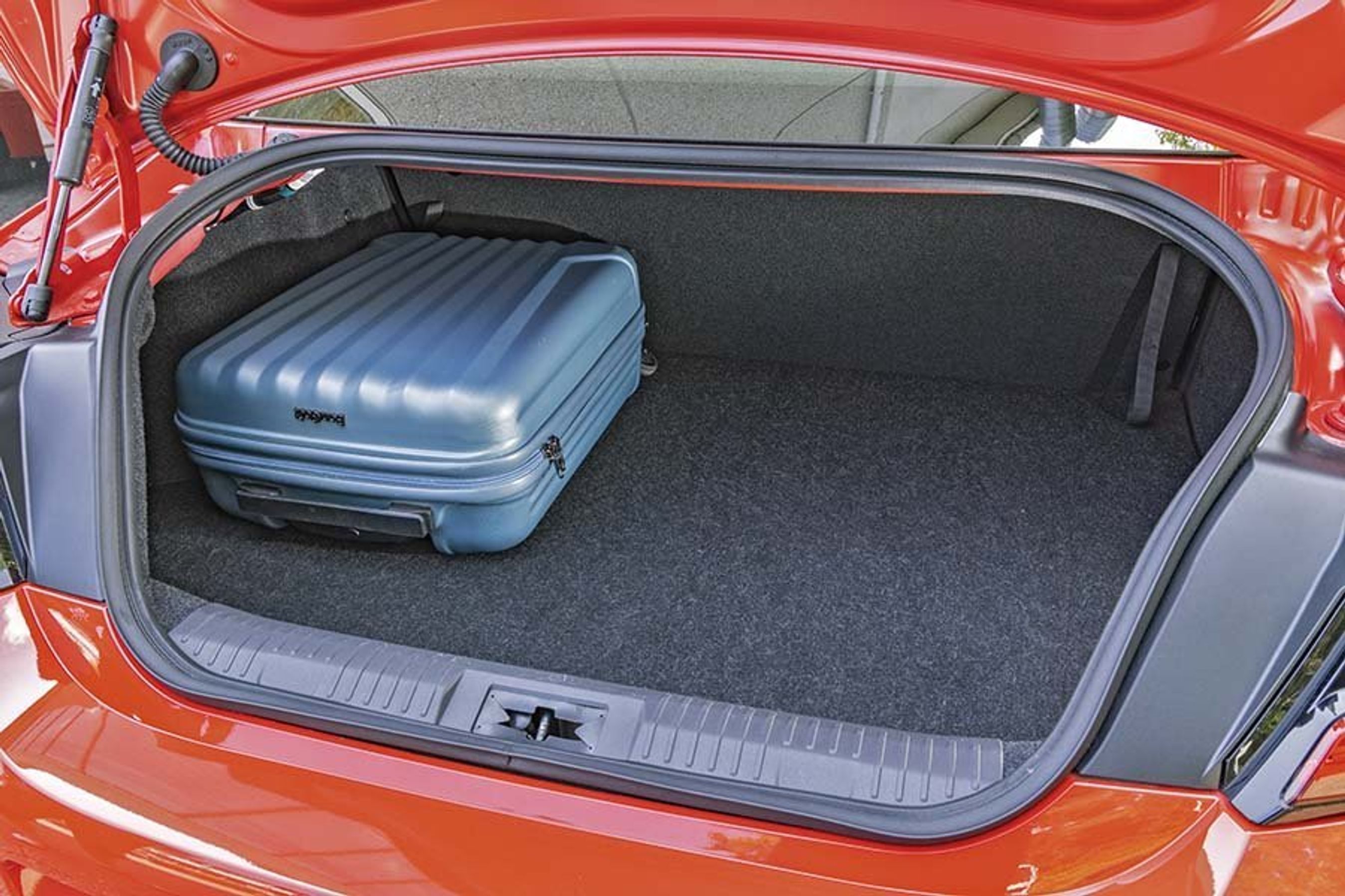 Bagagerummet på en Toyota GR86. 