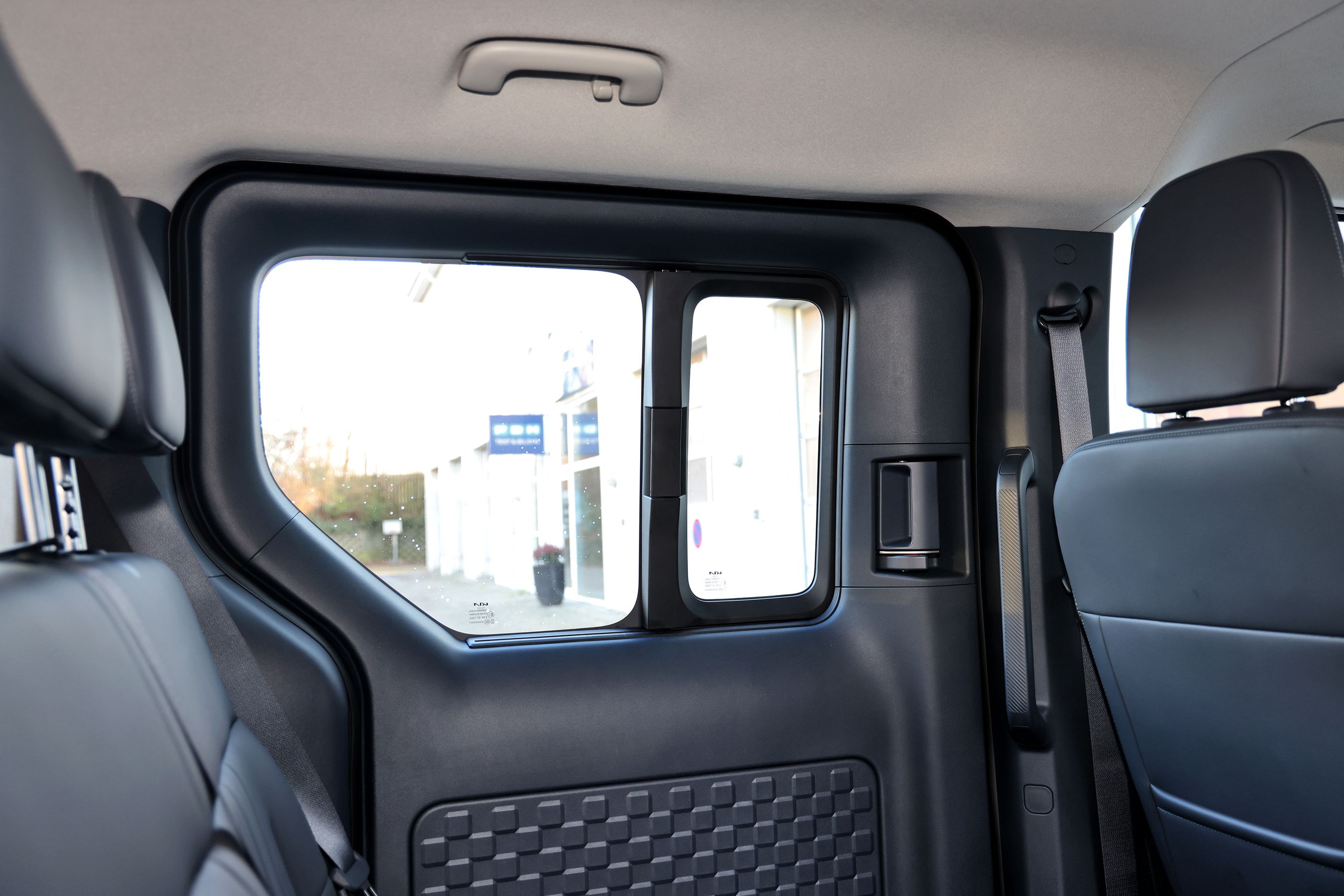 Siderude ved bagsæderne i en Kia PV5