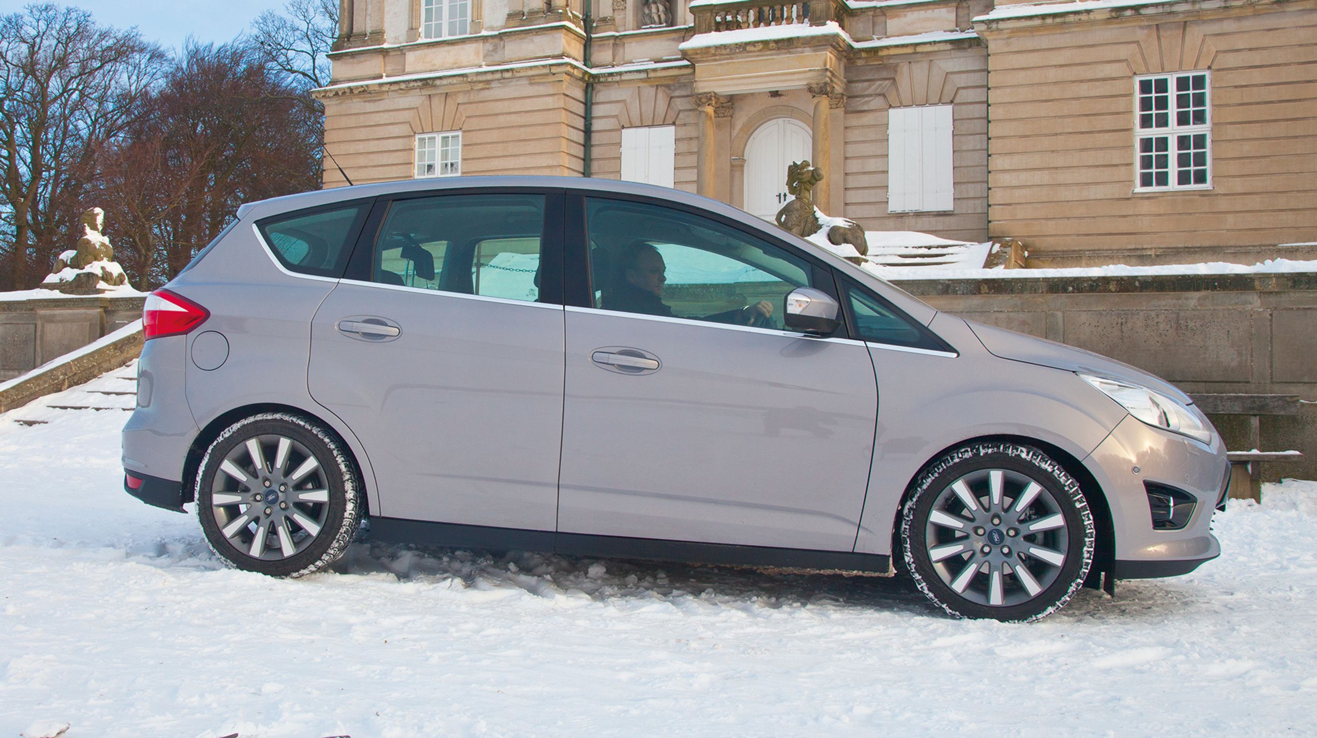 Ford C-Max viste under testen gode køreegenskaber, også i glat føre. Elvarme i forruden er en god hjælp i vinterhalvåret.