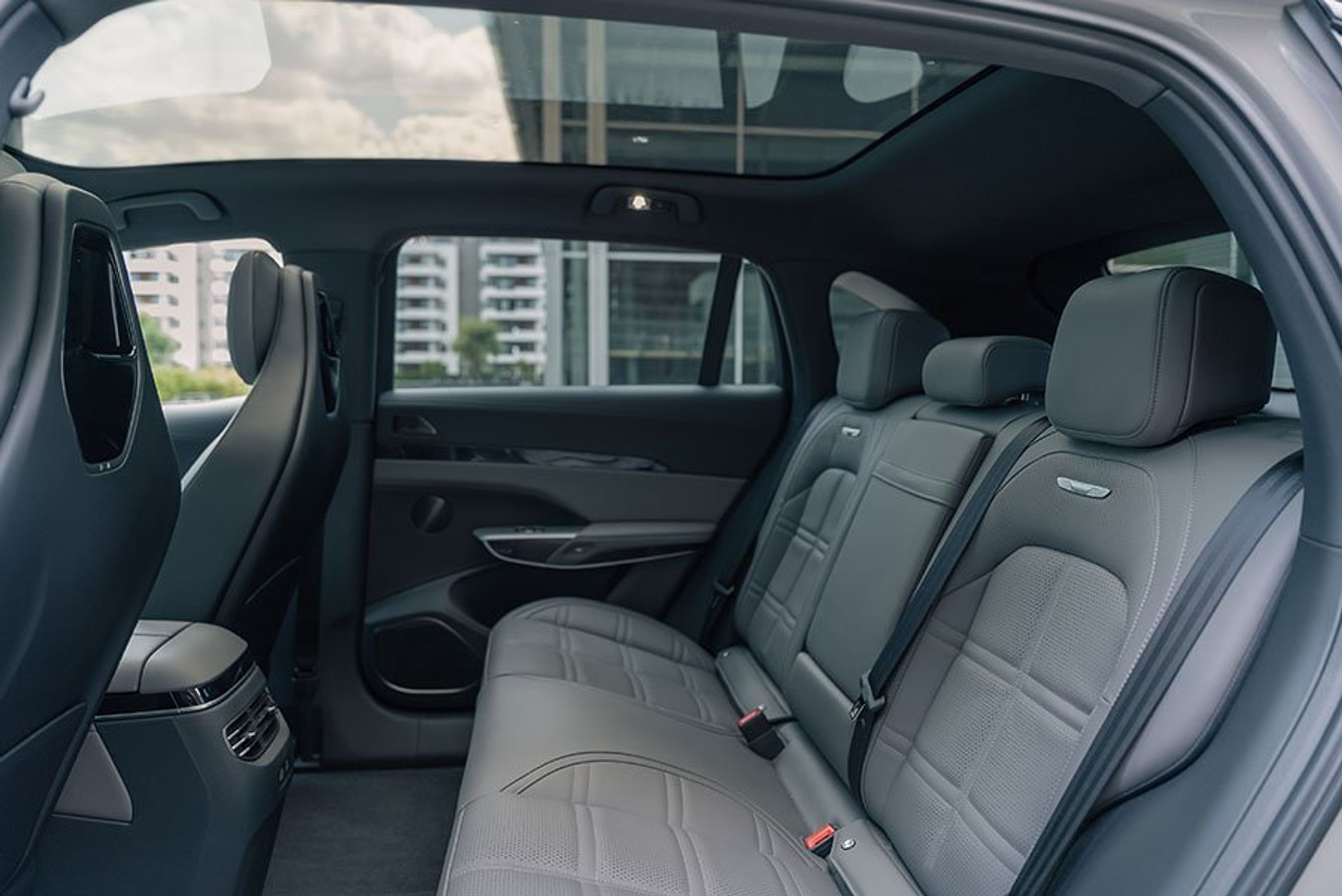 Bagsædet i en Hongqi EHS7