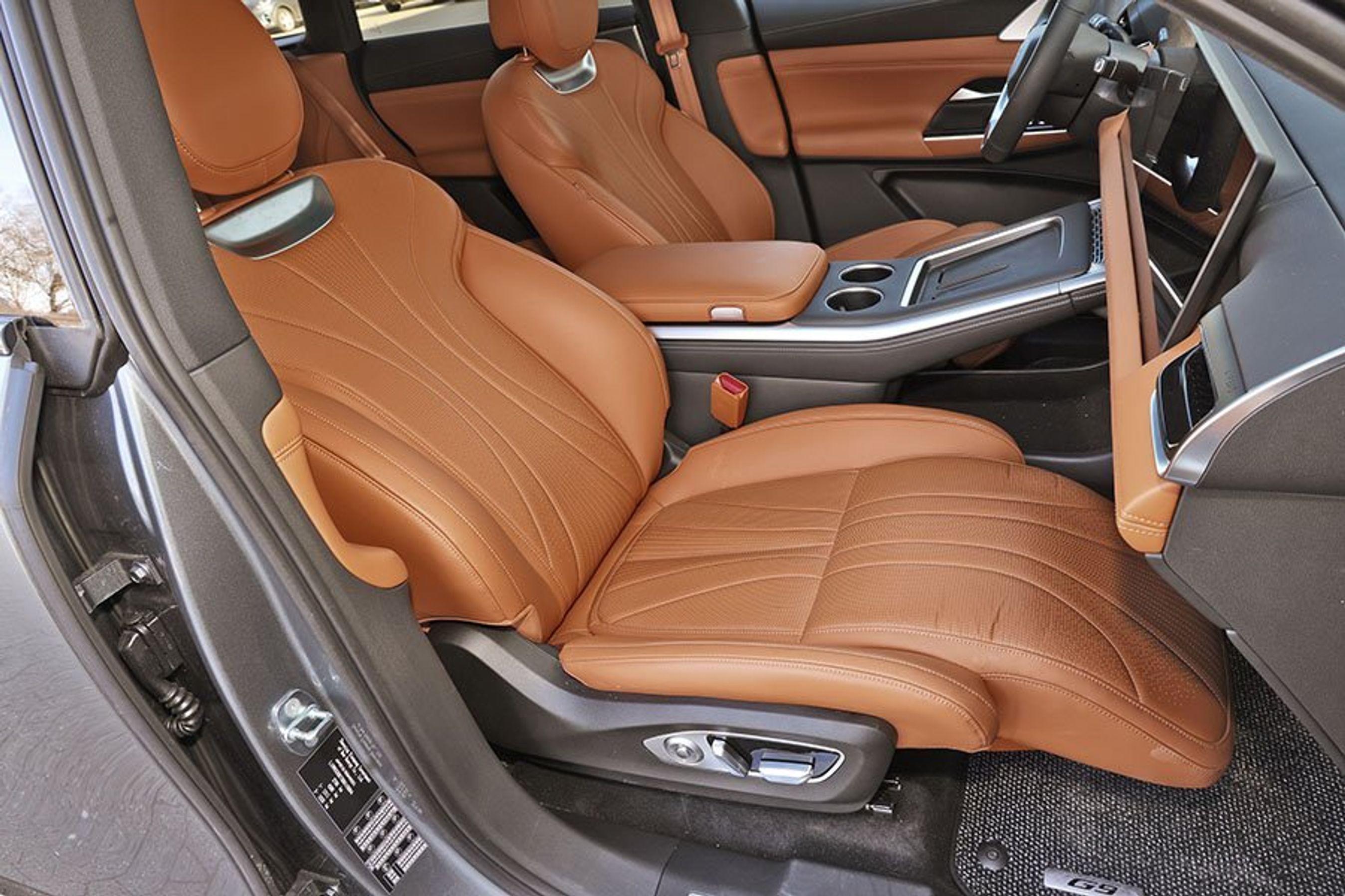 Loungestole i en Xpeng G9