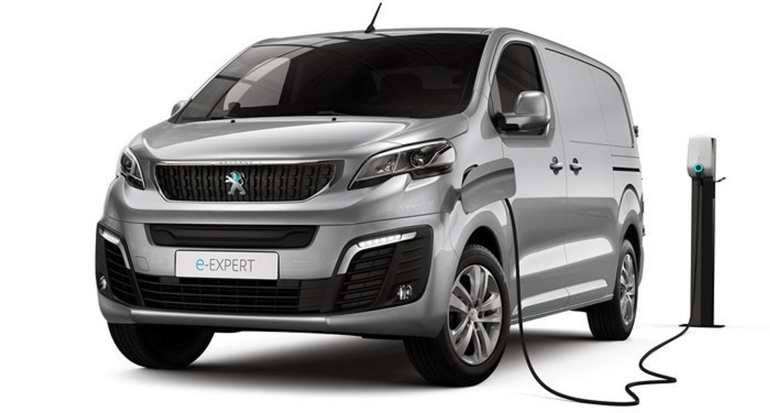 Peugeot e-Jumpy tilbydes i Danmark i mellemmodellen og den lange version hhv. med lille og stort batteri.