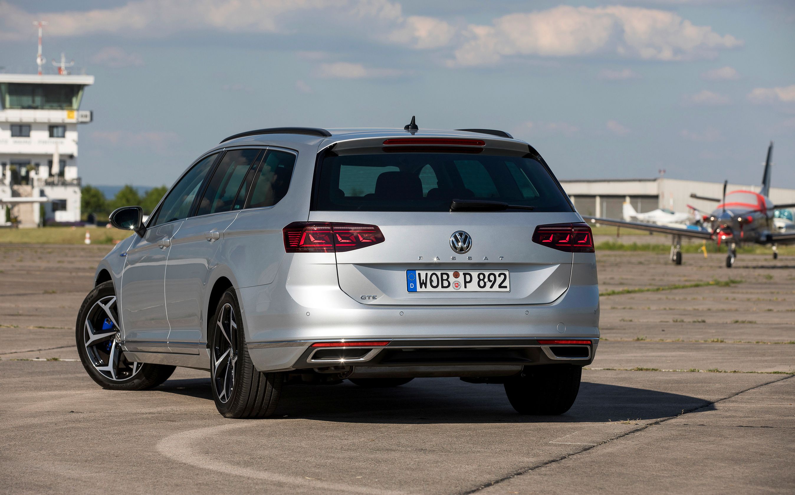 Variant er VW’s navn for en stationcar. Merprisen for en stationcar er beskedne 10.000 kroner