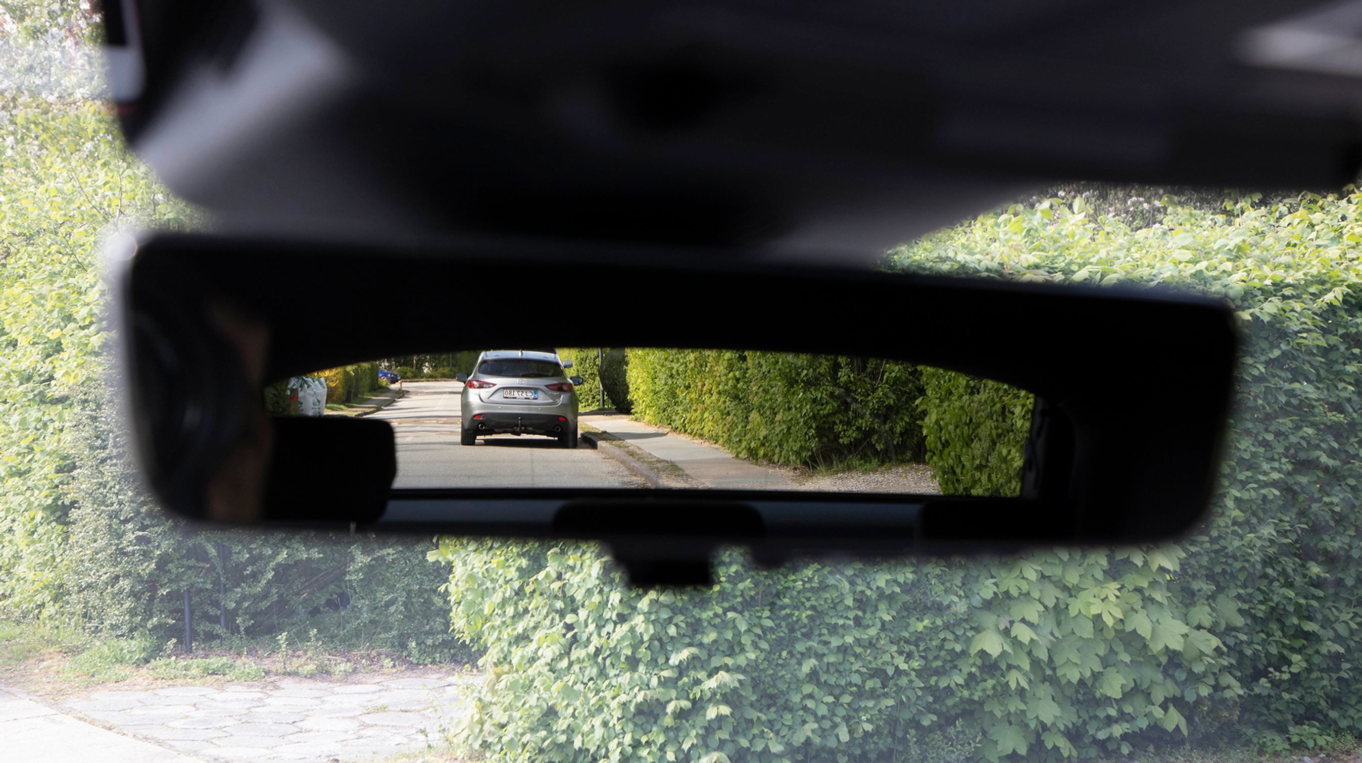 Udsynet bagud er mildest talt ringe – men det har Range Rover en løsning på ...