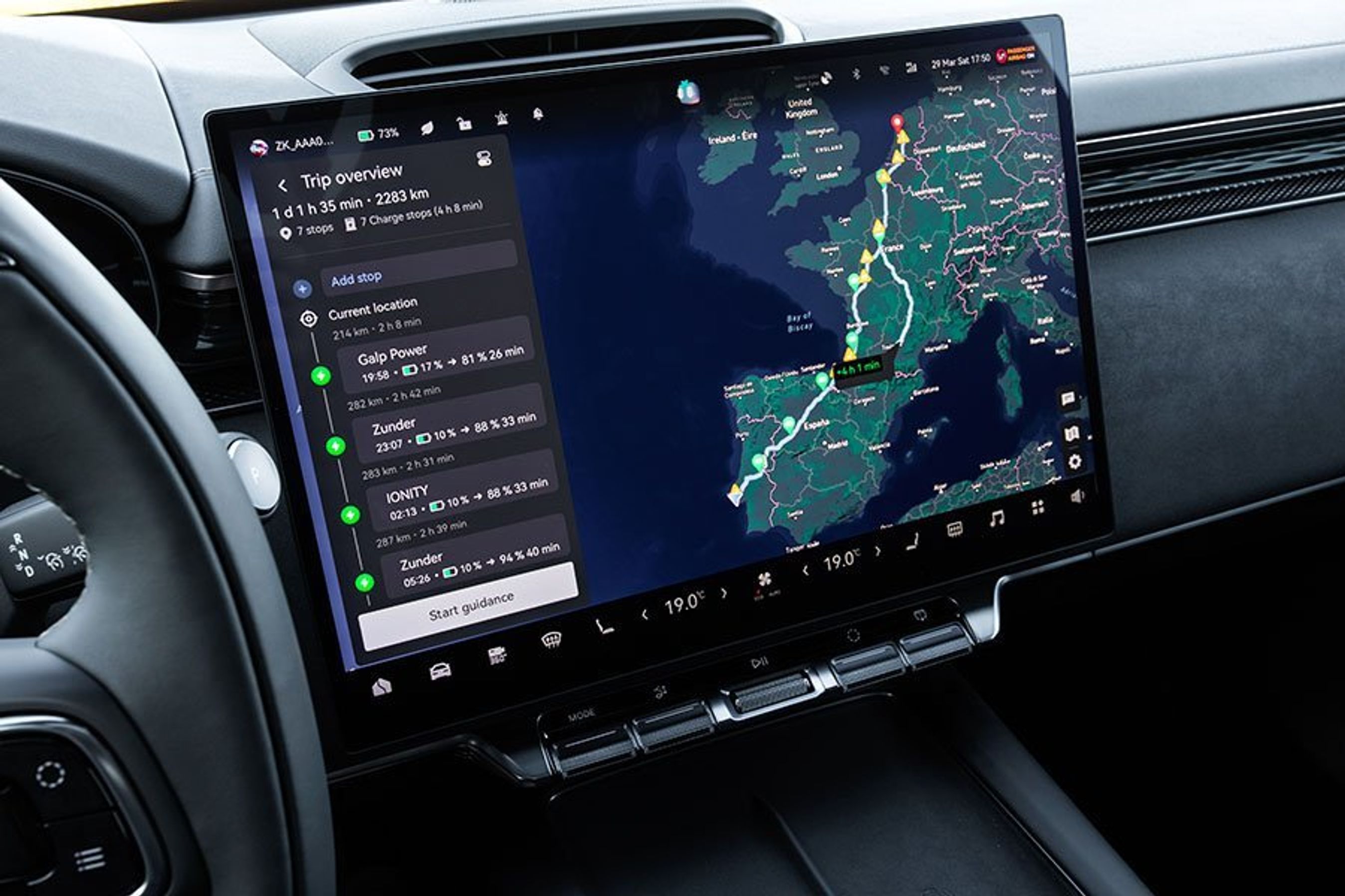 Stor skærm i en Zeekr 7X