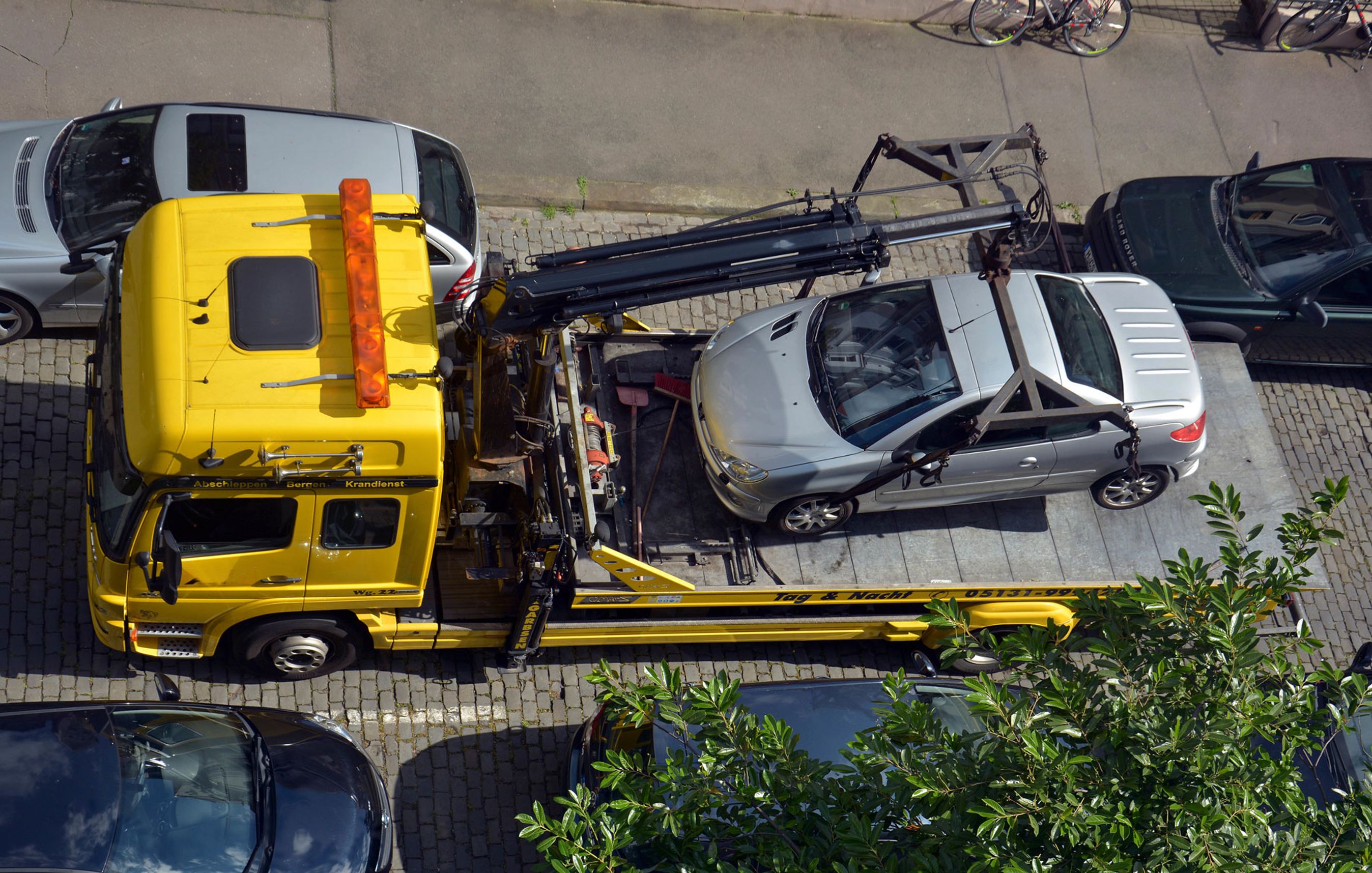 Nyt forslag vil give kommuner lov til at fjerne biler efter tre p-afgifter.