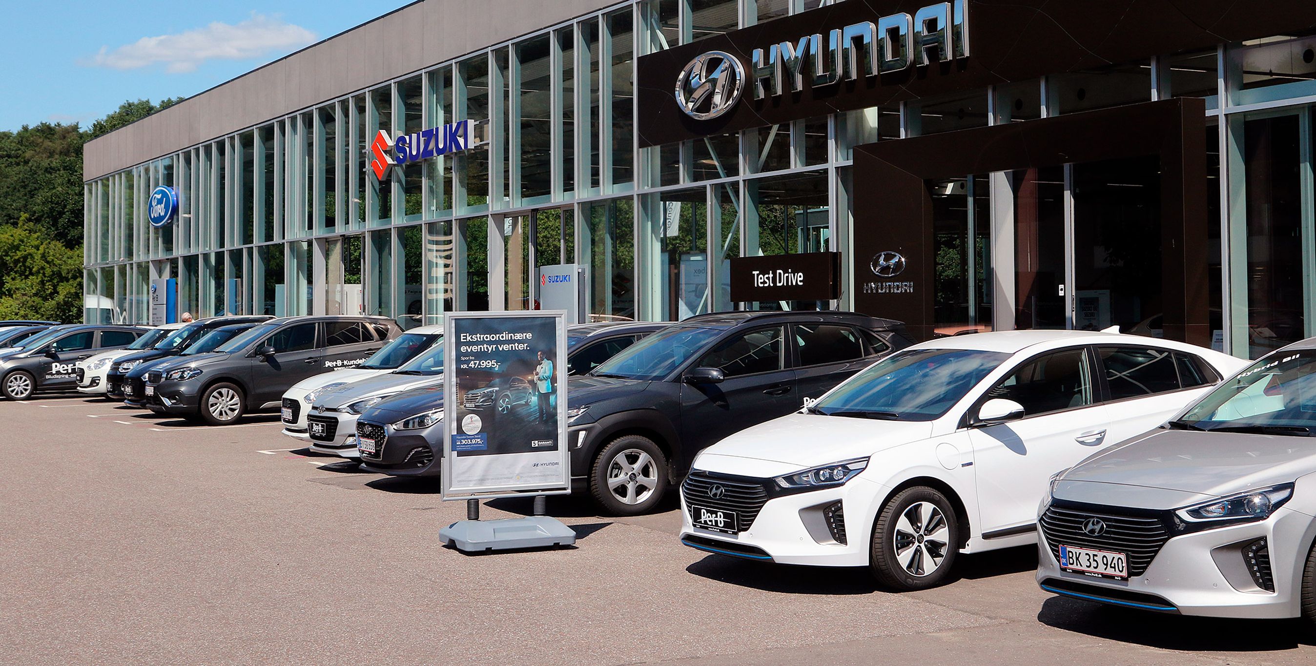 Der er travlt hos landtes bilforhandlere.