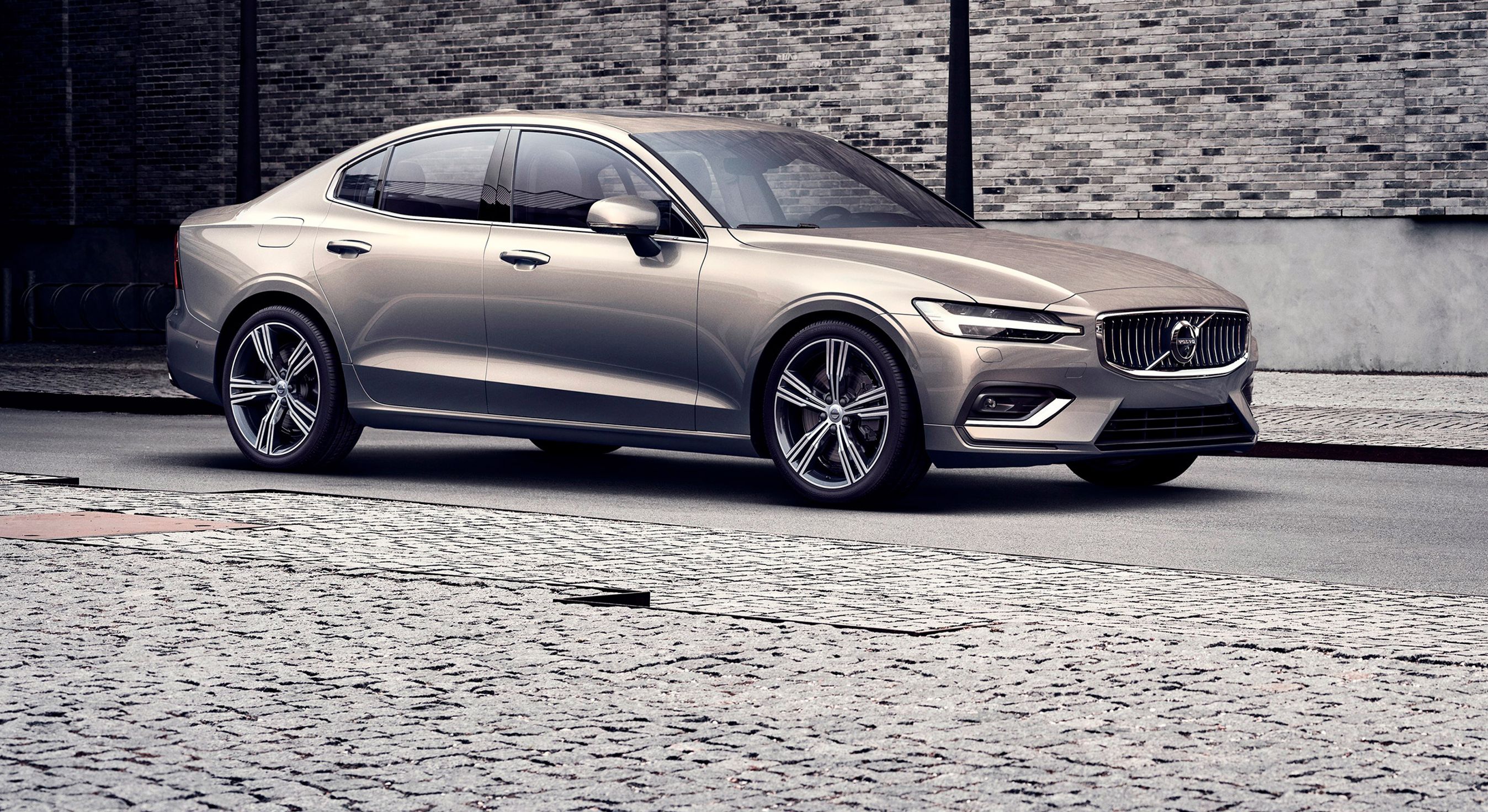 Volvo S60 fra siden.