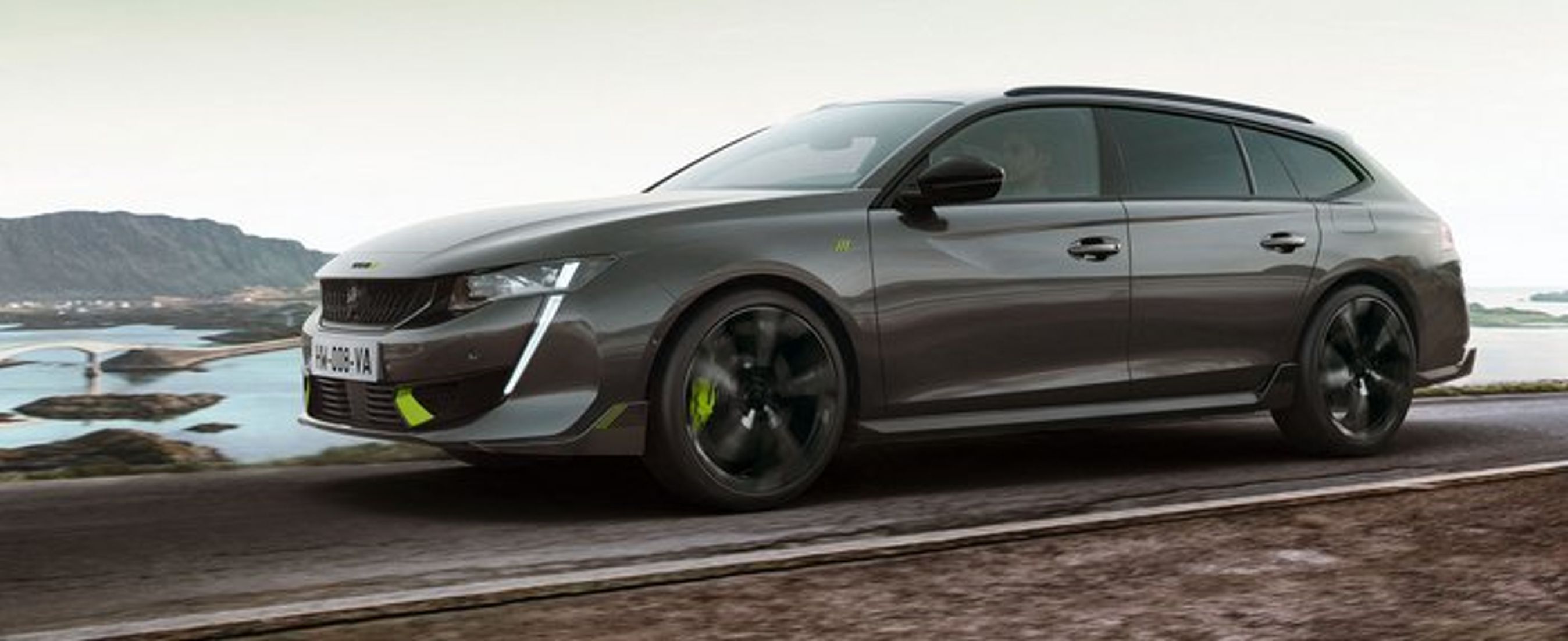 De hurtige hybrid-udgaver har trods batteri, en ekstra motor mm. samme pladsforhold i kabine og bagagerum.