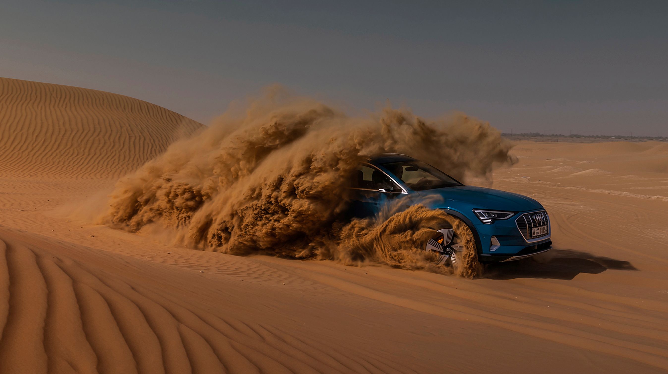 Audi e-tron er en firehjulstrukken SUV og ikke en decideret offroader. Alligevel klarer den sig overraskende godt i terrænet, viste Motors første møde med bilen.