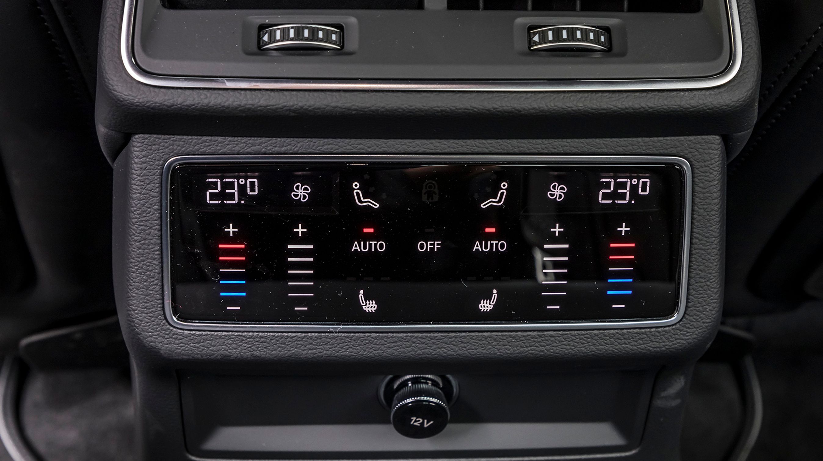 Knapper er stort set afskaffet. Indeklimaet styres fra denne skærm.