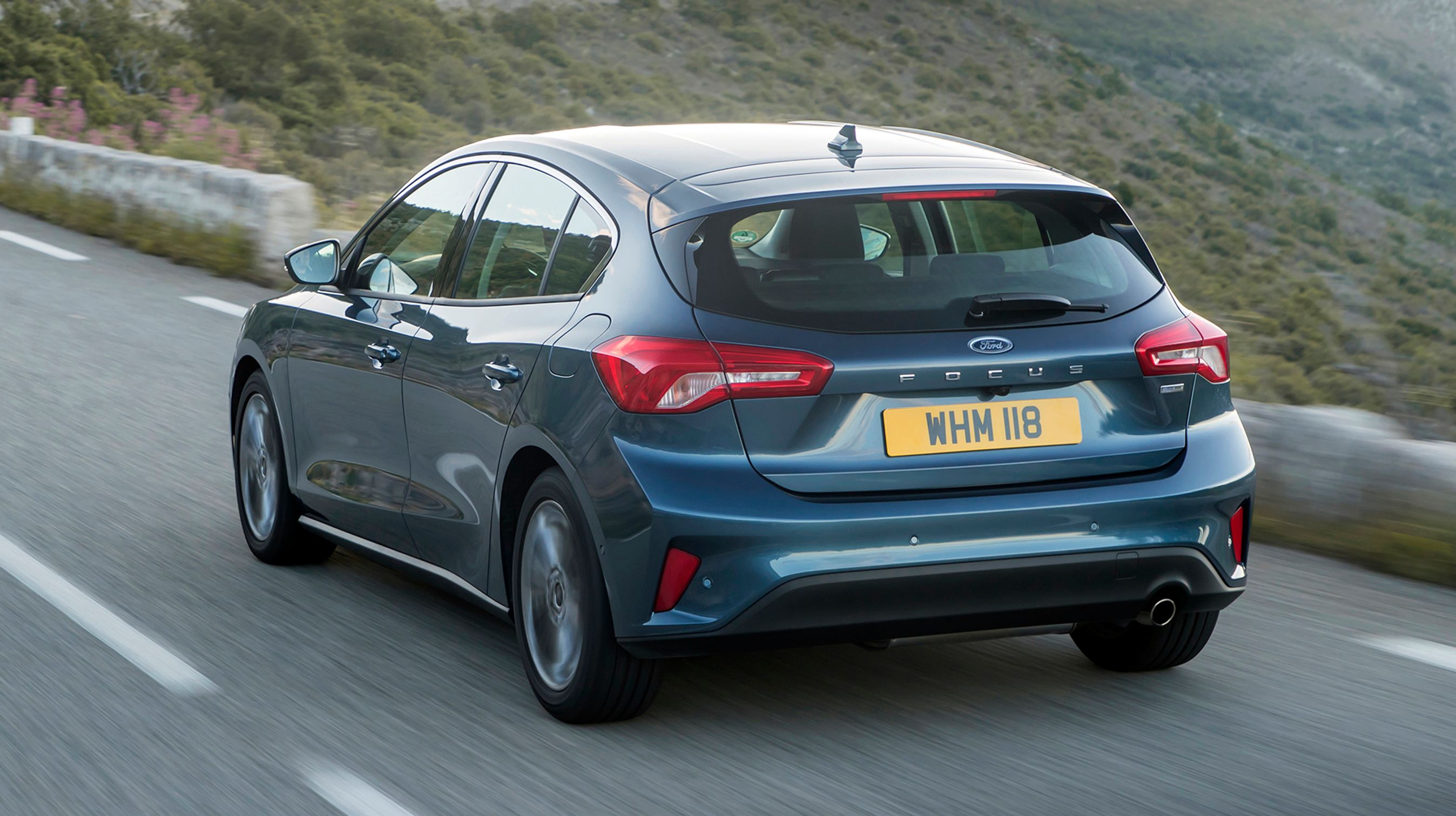 De vandrette baglygter er af LED-typen. De er altid tændt. Focus-navnet er nu spredt ud over hele bagklappens bredde.