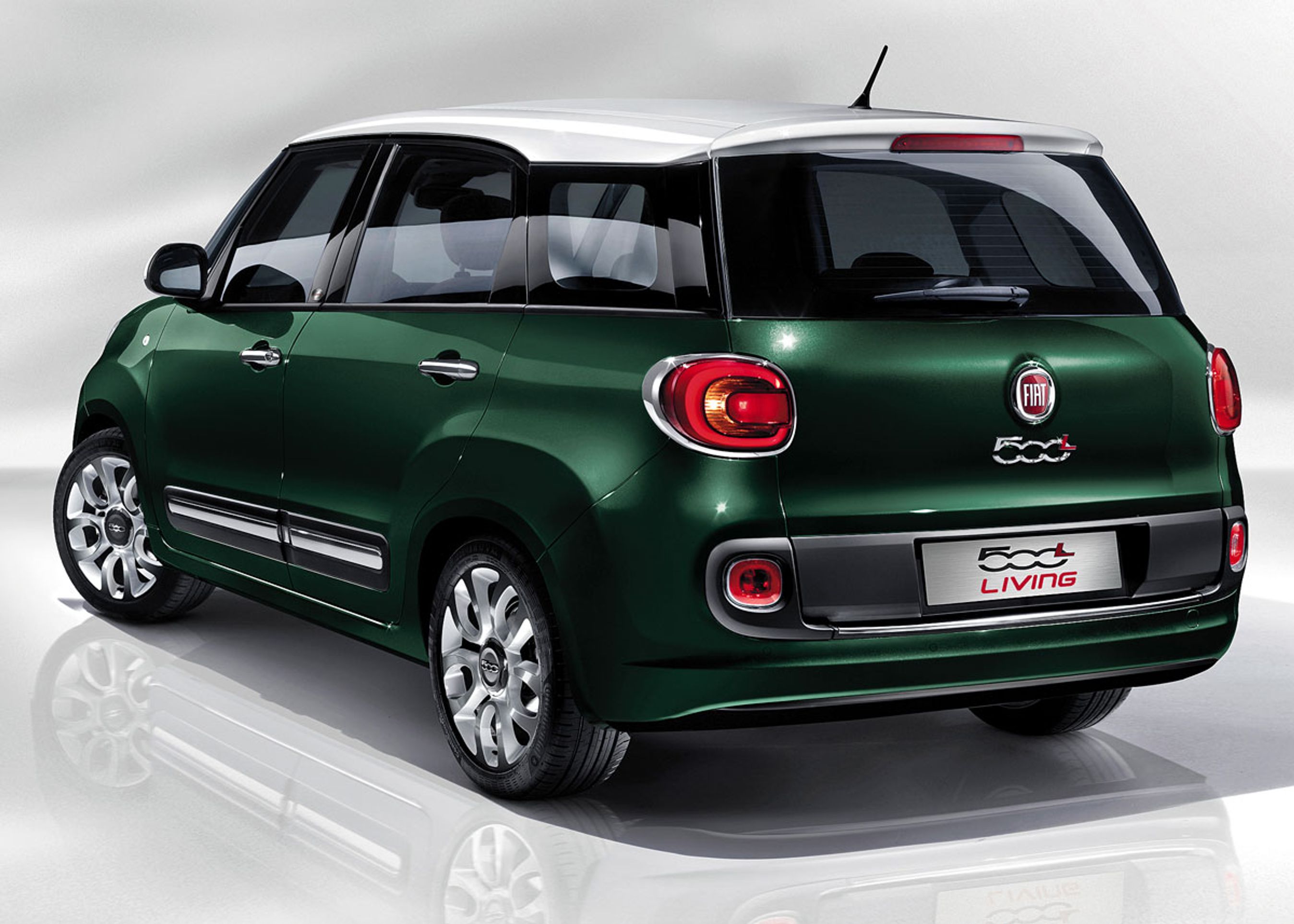 Fiat 500L Living har fået et lille knæk hen over den nye, bageste del af taget.