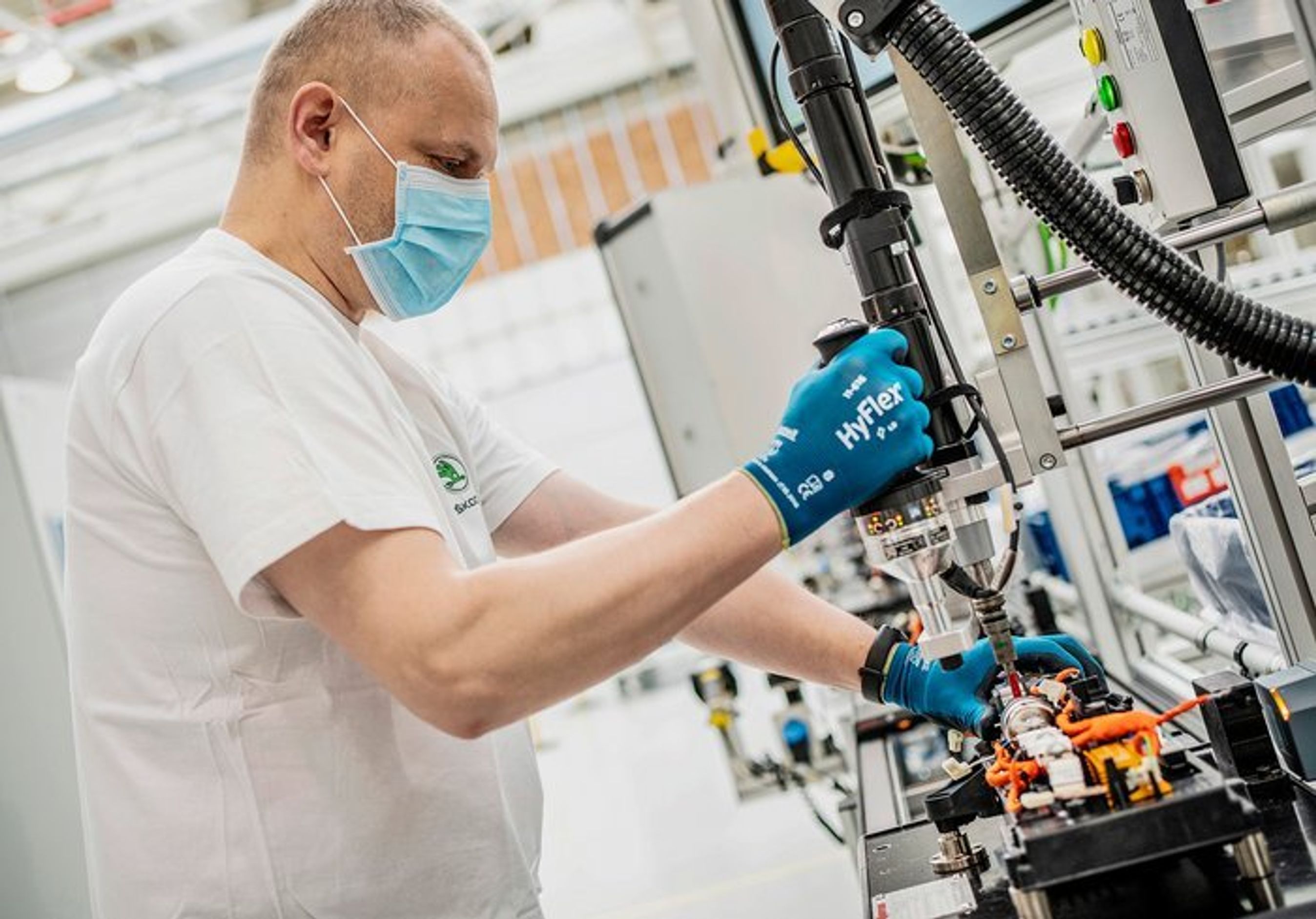 Skoda i Tjekkiet er blandt de mange bilproducenter, der har genstartet samlebåndene sidst i april.