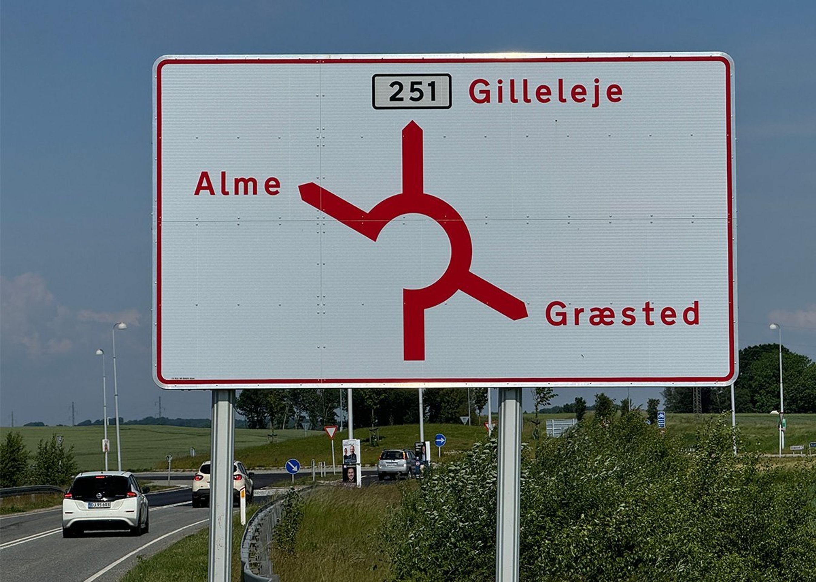 Skilt med rundkørsel.