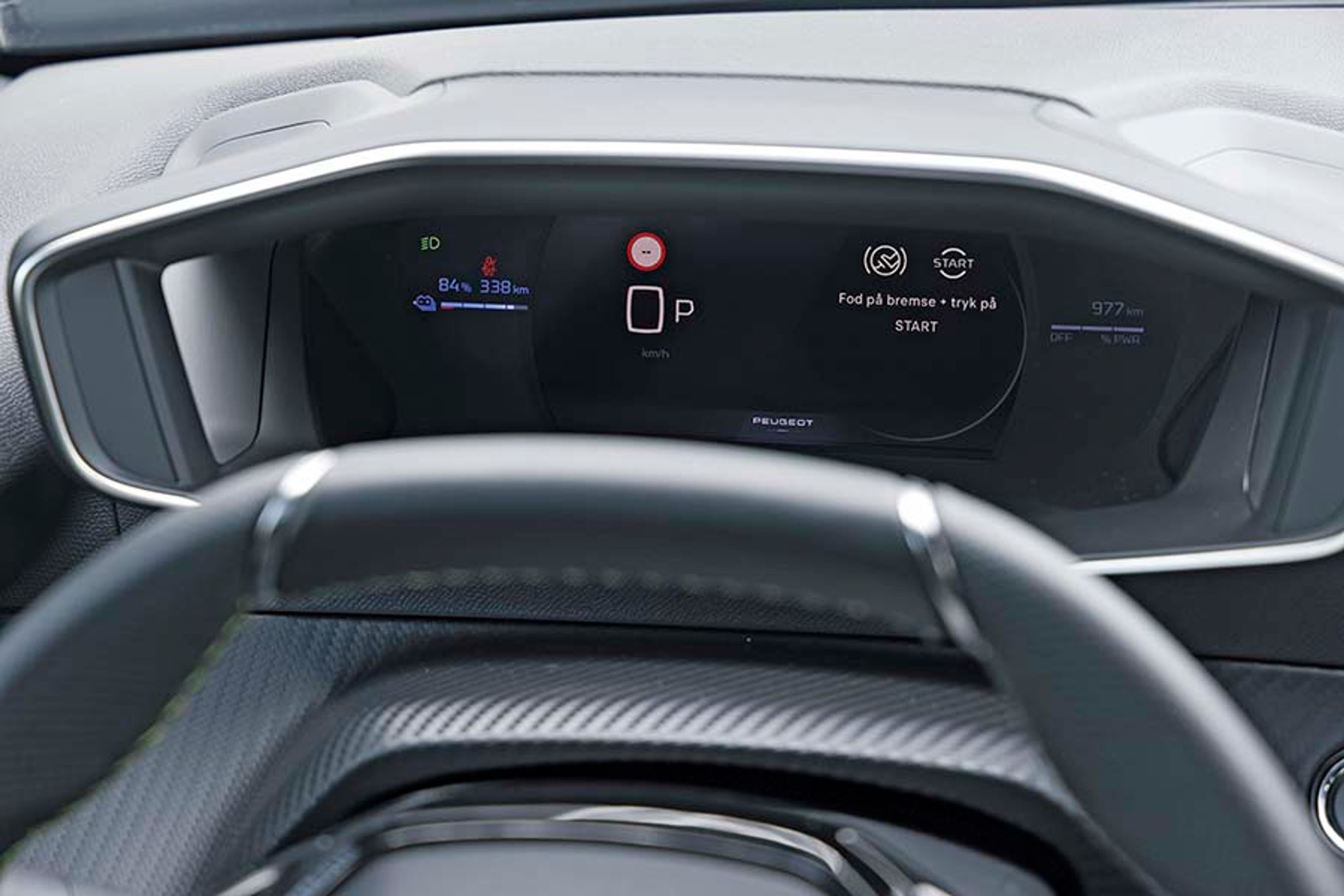 Instrumenthuset er flot designet og ses hen over det lille rat.